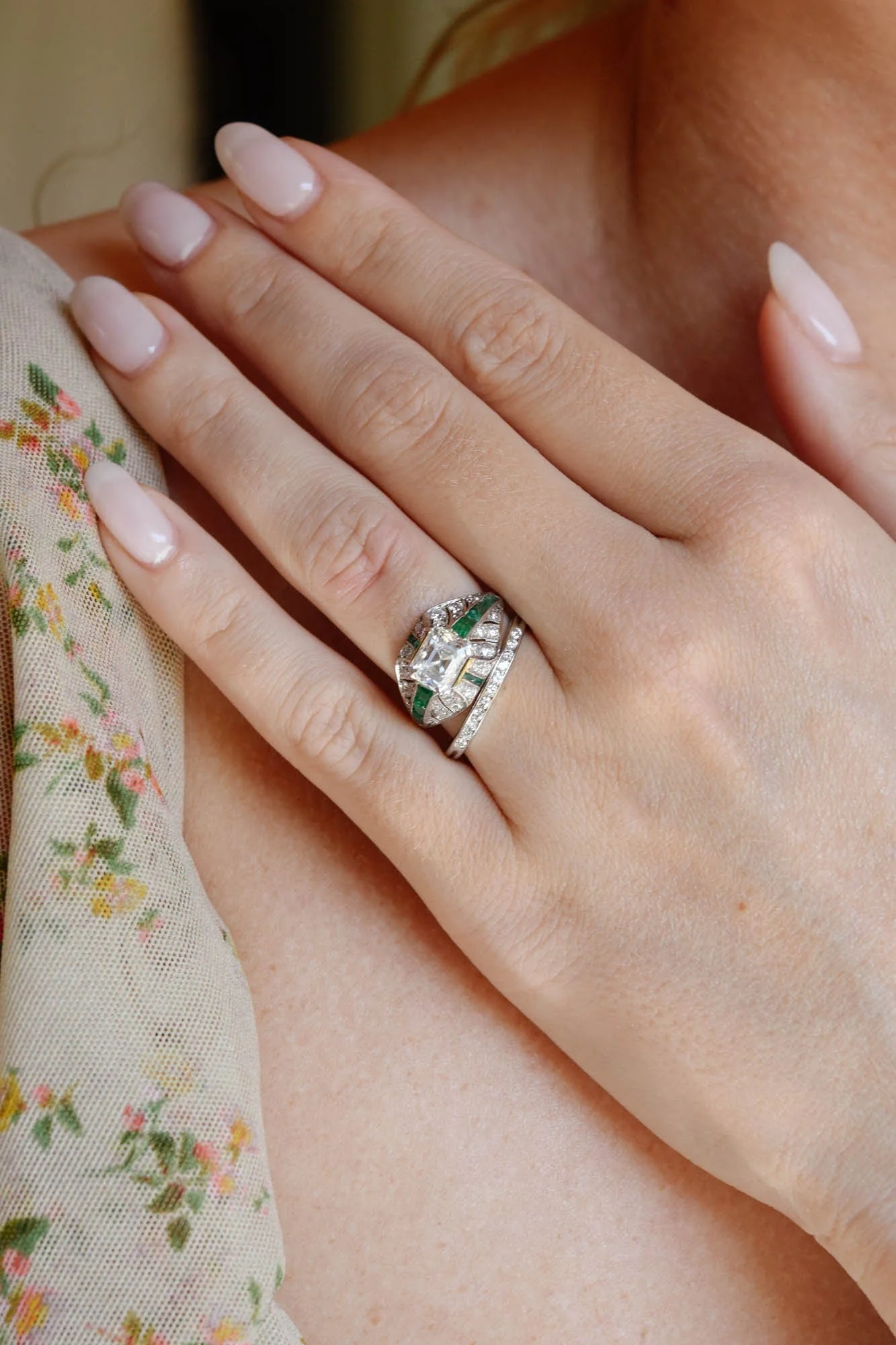 J.E. Caldwell Art Deco 1.84 Carat Emerald Cut Diamond and Emerald Vintage Engagement Ring - Image 6