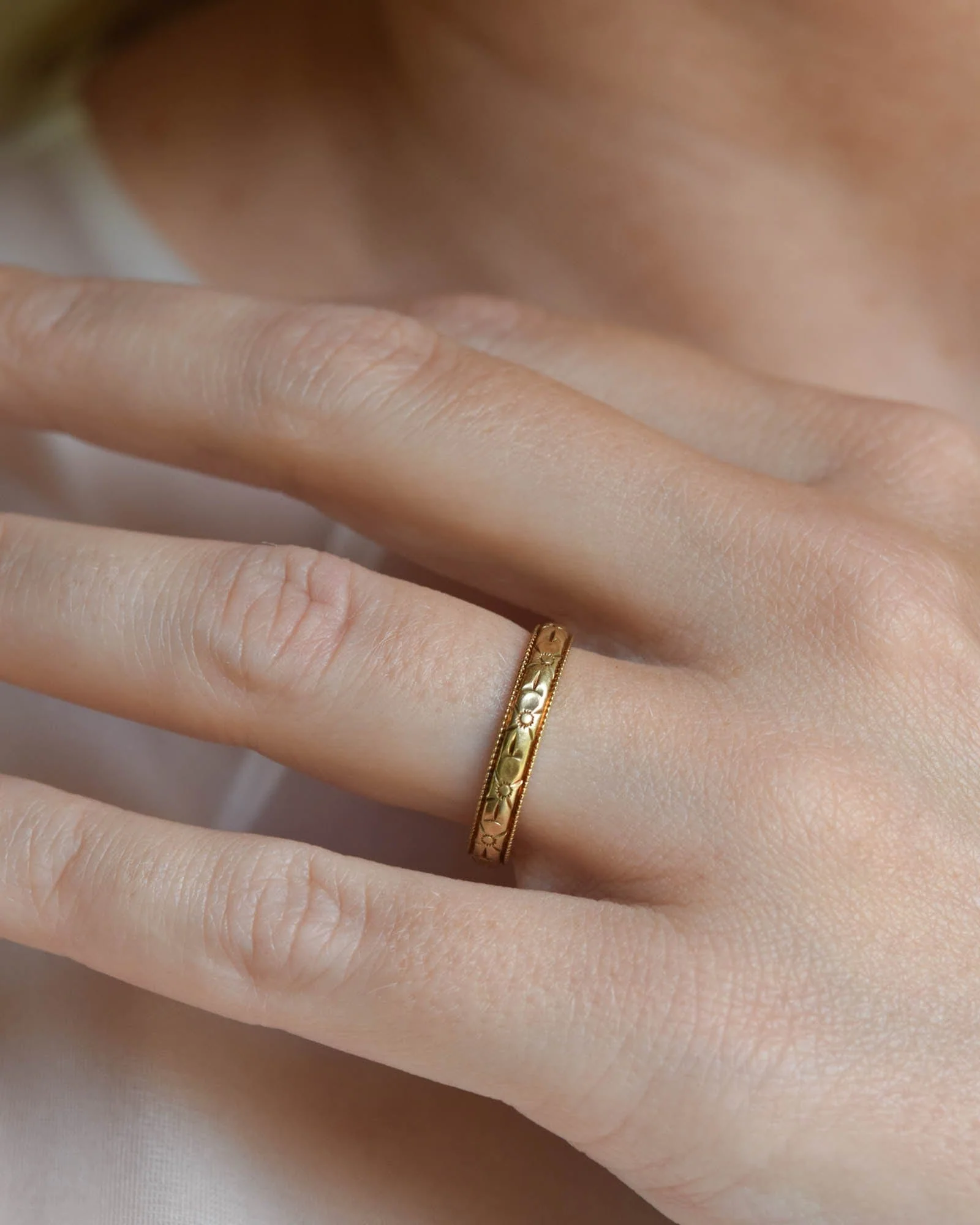 Late Art Deco 1930's Orange Blossom Engraved Gold Wedding Band - Size 6.75 - Image 2