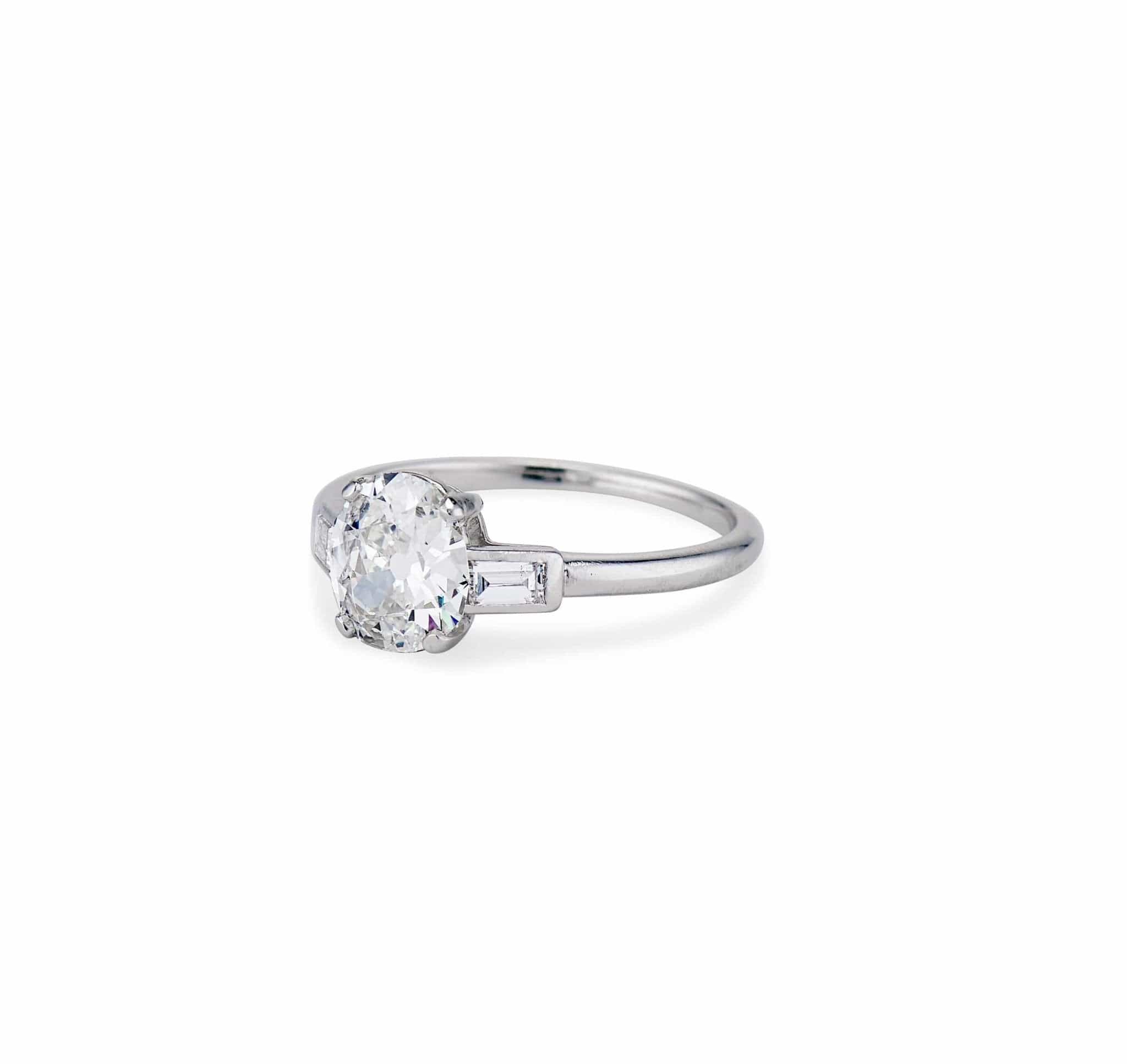 Mid-Century 1.01 Carat Oval Cut Diamond and Platinum Engagement Ring - Image 3