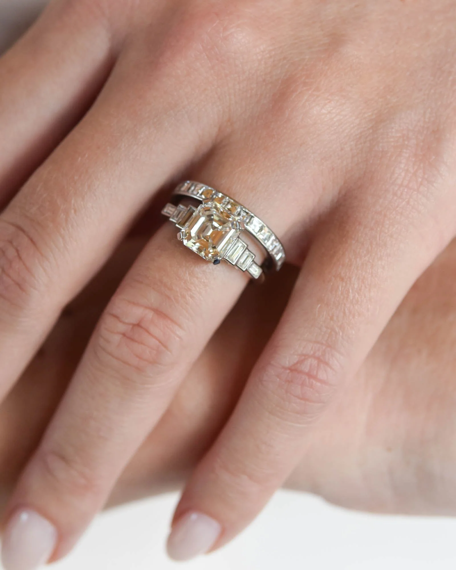 Midcentury 2.24 Carat Square Emerald Cut Vintage Diamond Engagement Ring - Image 2