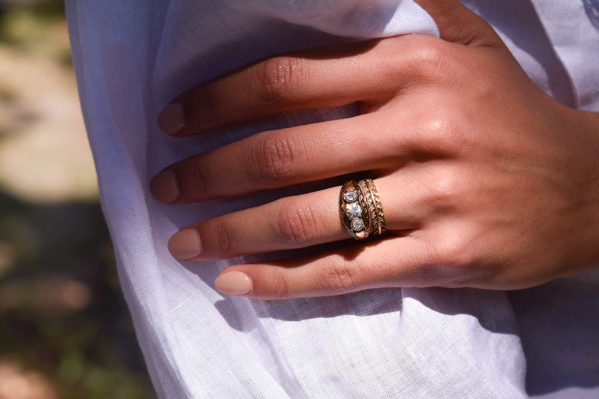 Mid-Century .46 Carat Old European Diamond Three-Stone Enamel Ring, Portugal - Image 4