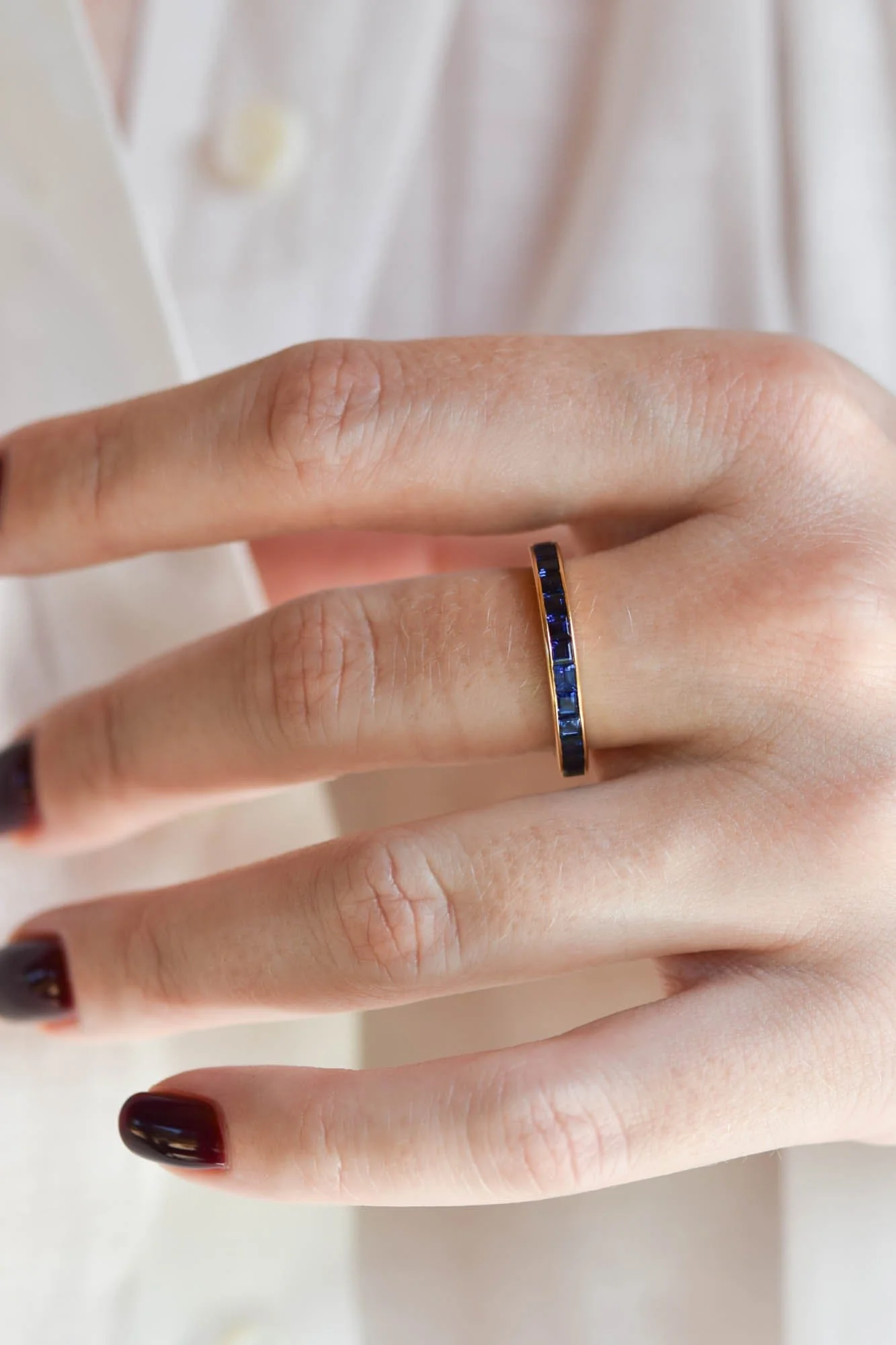 Oscar Heyman 2.66 Carat Sapphire & 18K Gold Vintage Eternity Band - Size 8 - Image 2