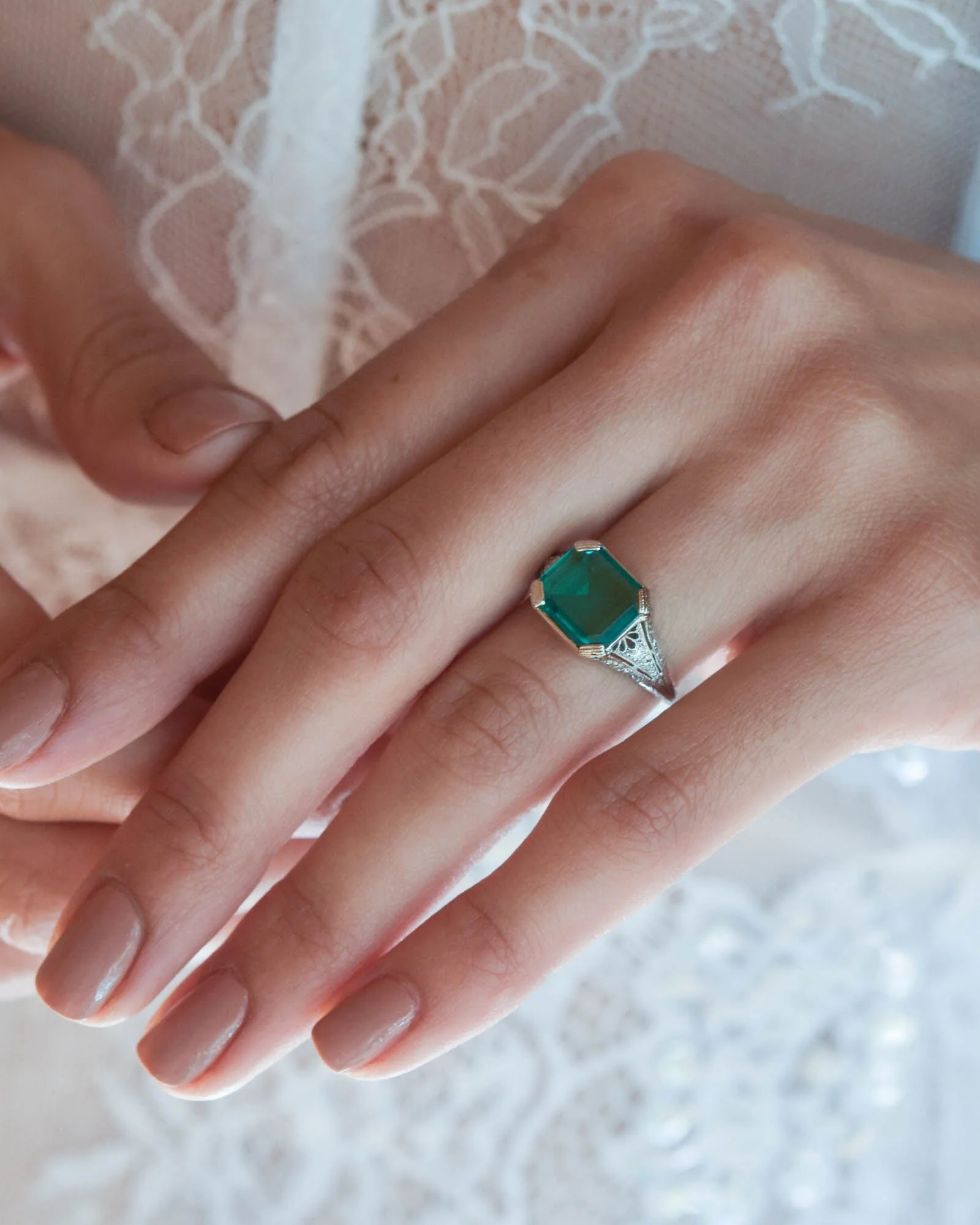 Tiffany & Co. Art Deco 1.83 Carat Colombian Emerald Cut Emerald Antique Ring - Image 2