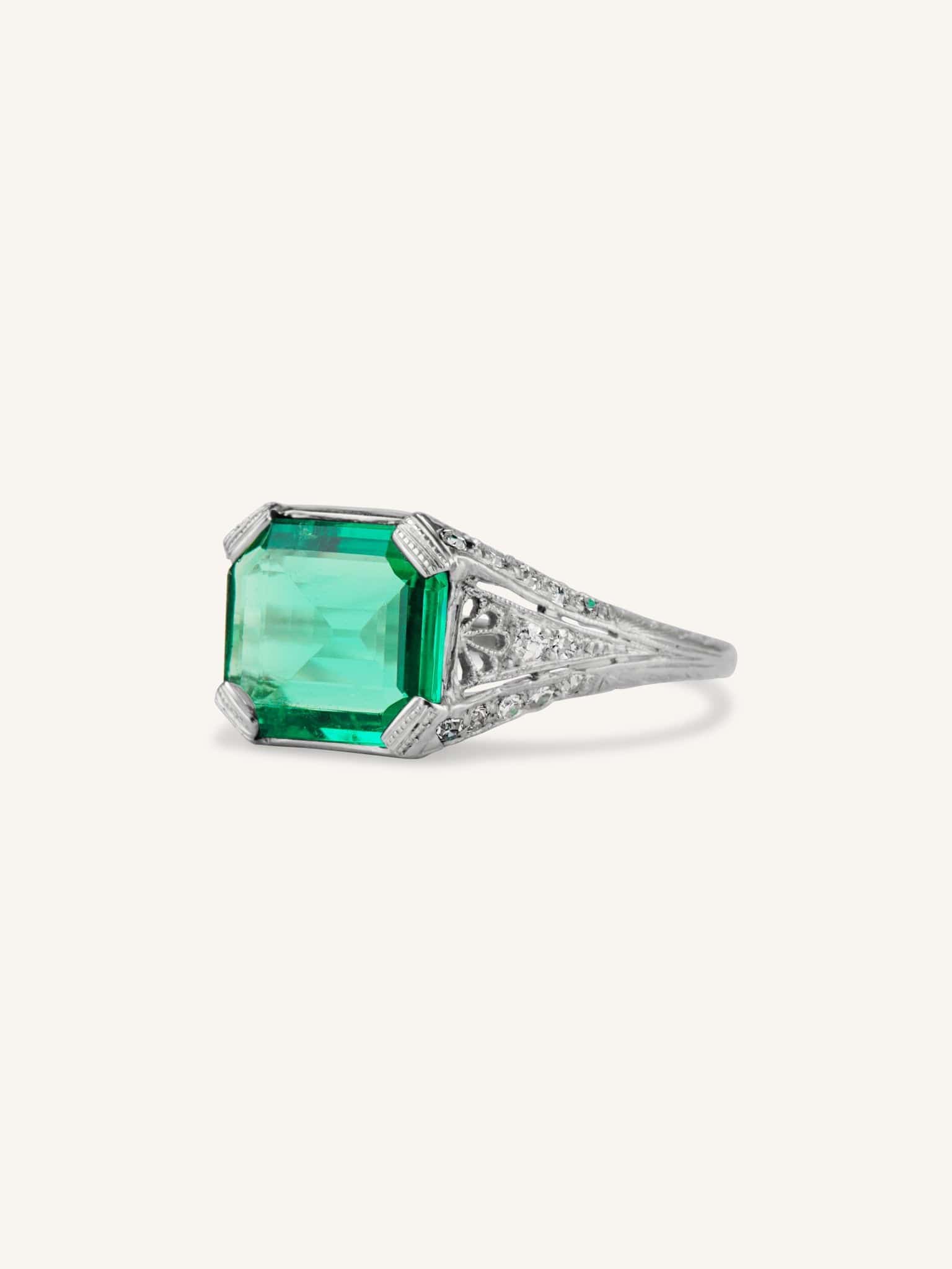 Tiffany & Co. Art Deco 1.83 Carat Colombian Emerald Cut Emerald Antique Ring - Image 3