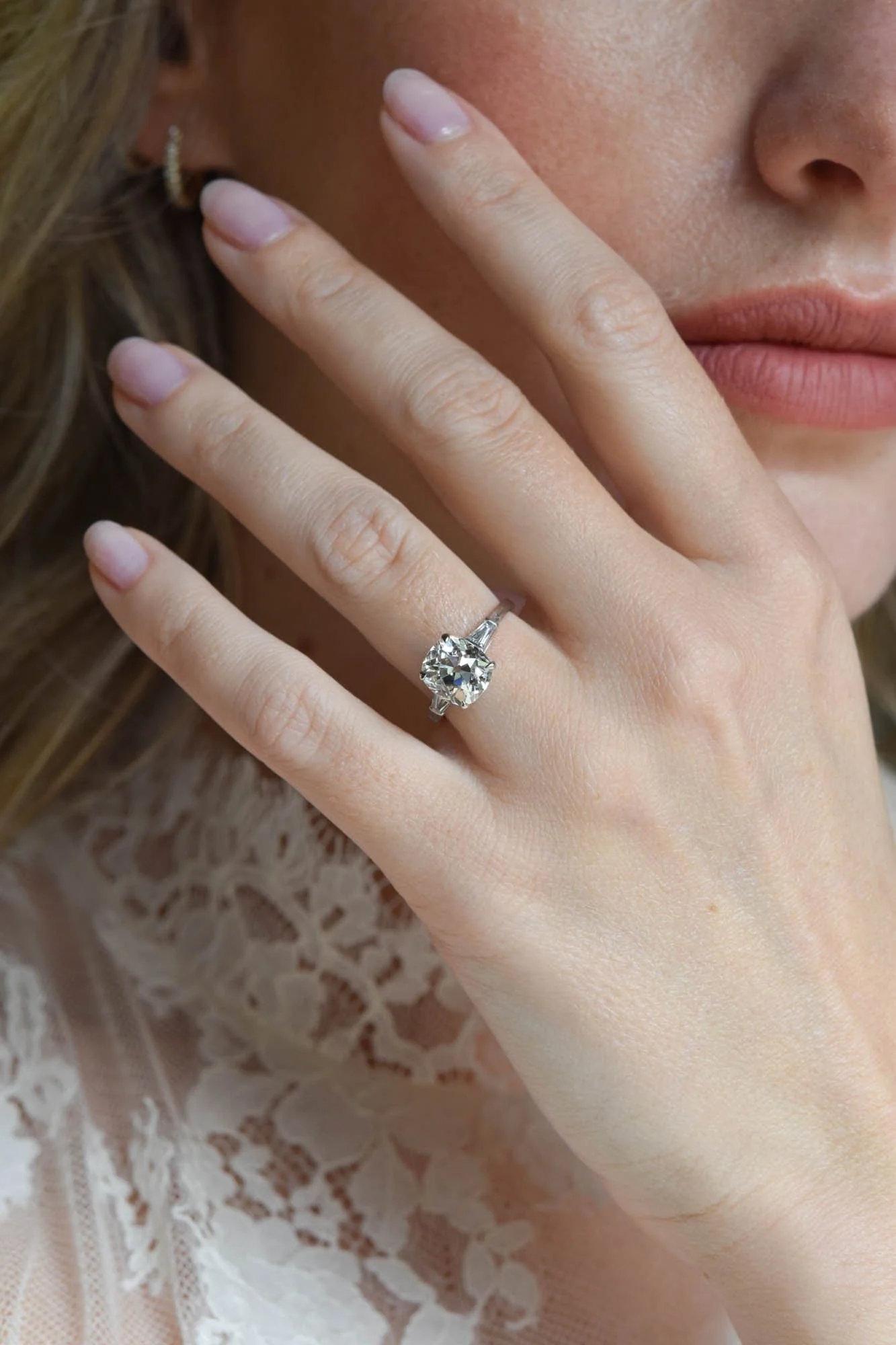 Tiffany & Co. Art Deco 3.21 Carat Old Mine Cushion Cut Diamond Vintage Engagement Ring - Image 3