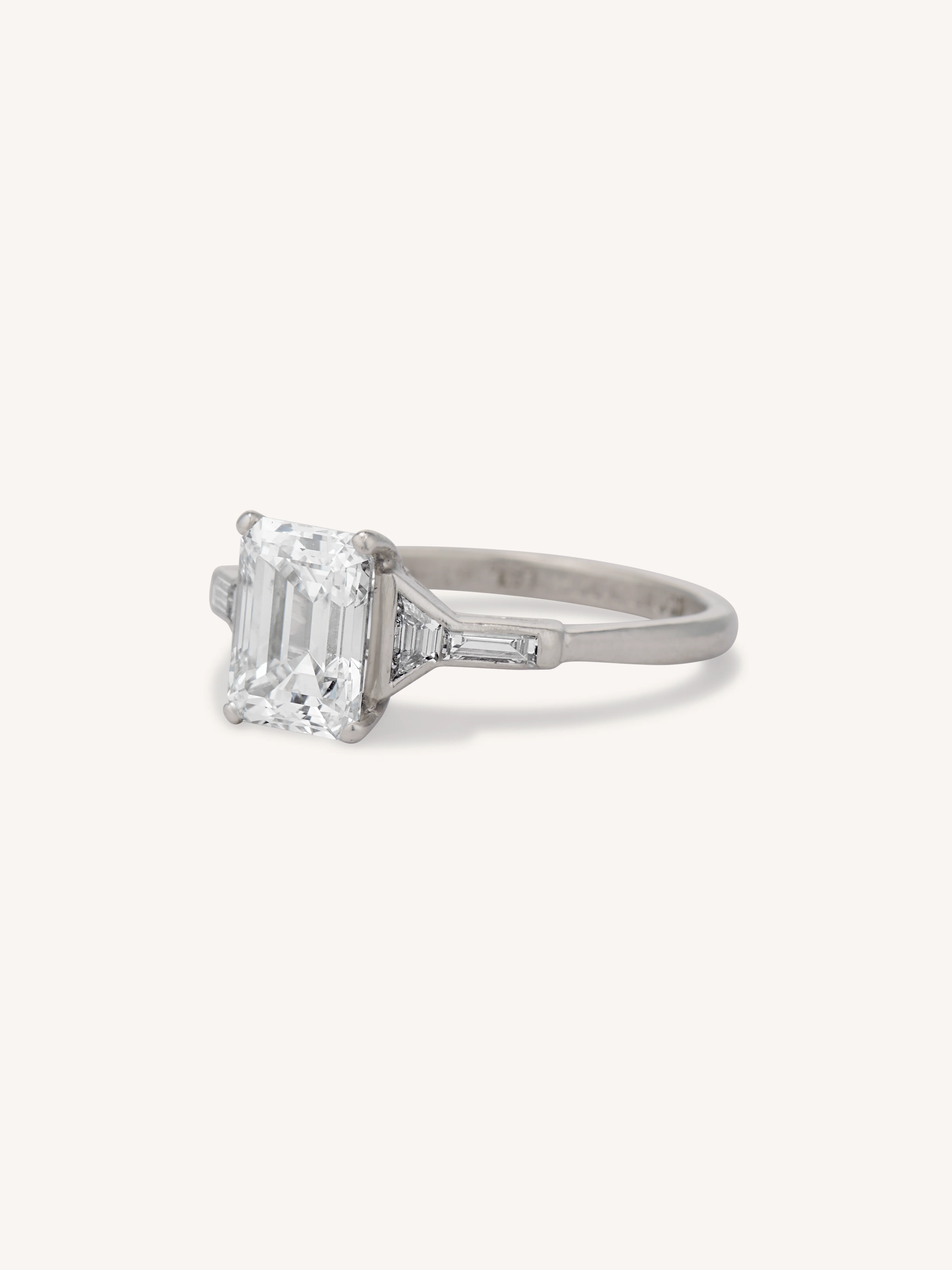 Tiffany & Co. Art Deco 1.91 Carat Emerald Cut Vintage Engagement Ring - Image 4