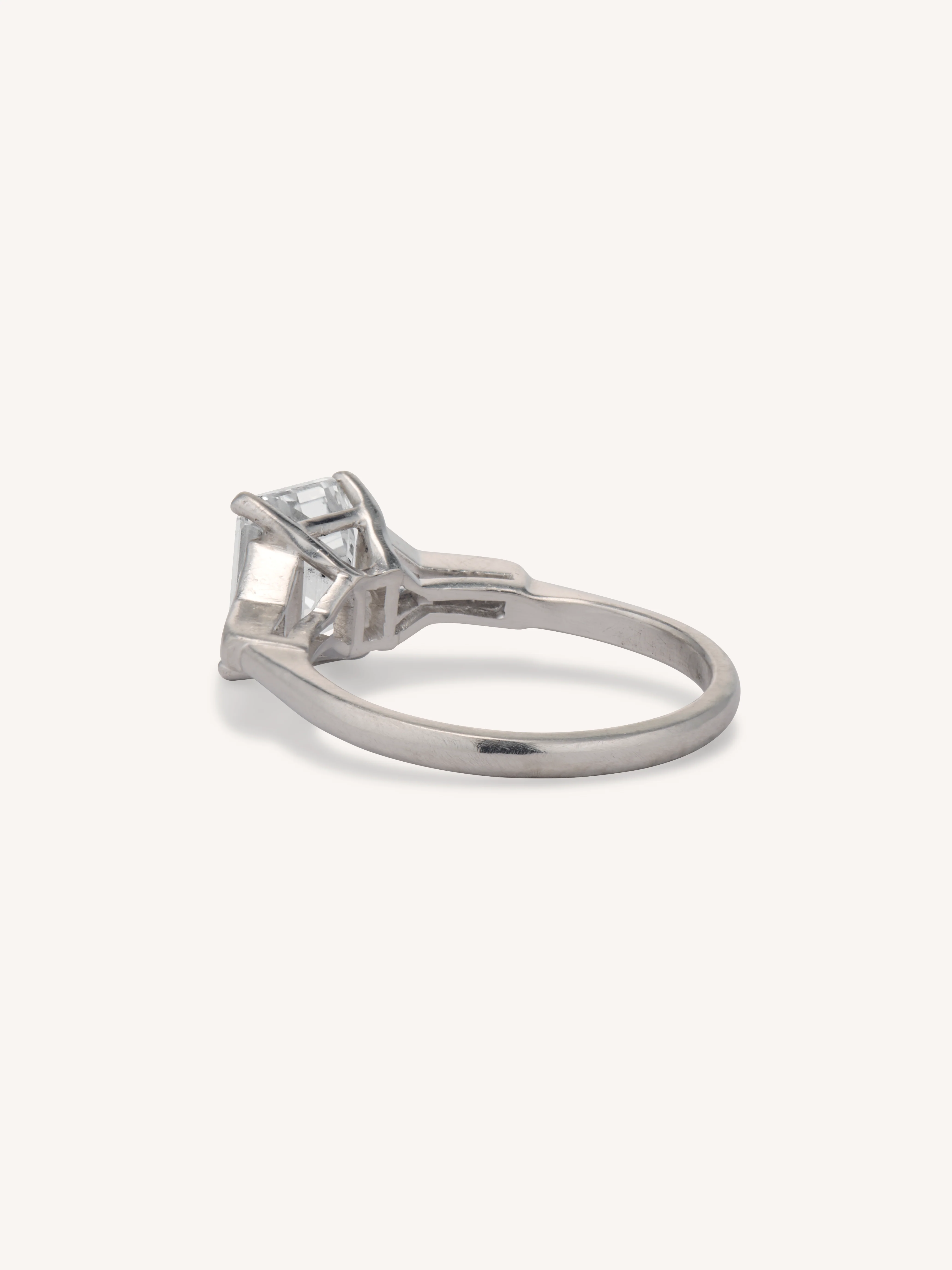 Tiffany & Co. Art Deco 1.91 Carat Emerald Cut Vintage Engagement Ring - Image 5