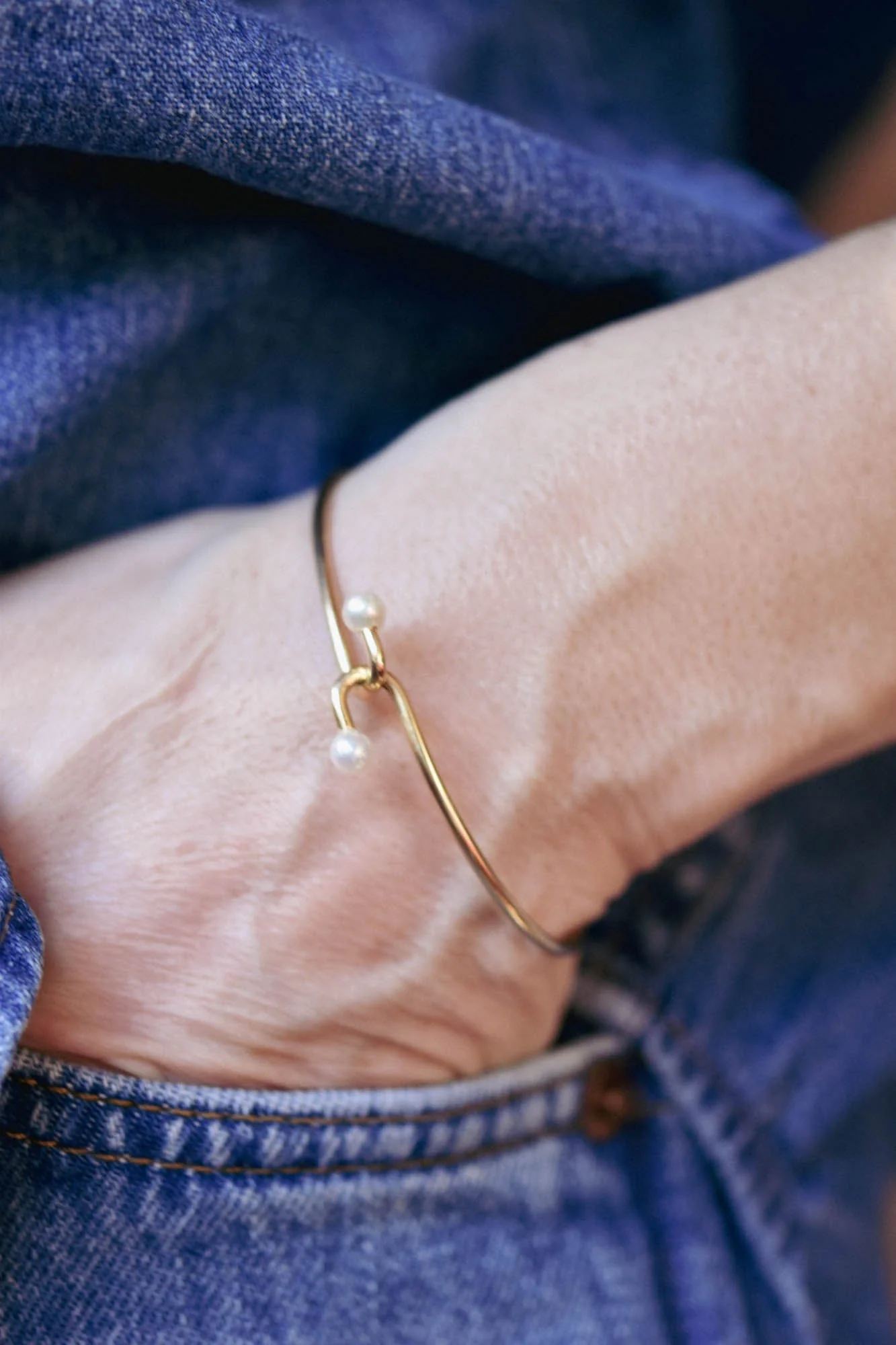 Tiffany & Co. Pearl & Gold Bypass Vintage Bangle - Image 2