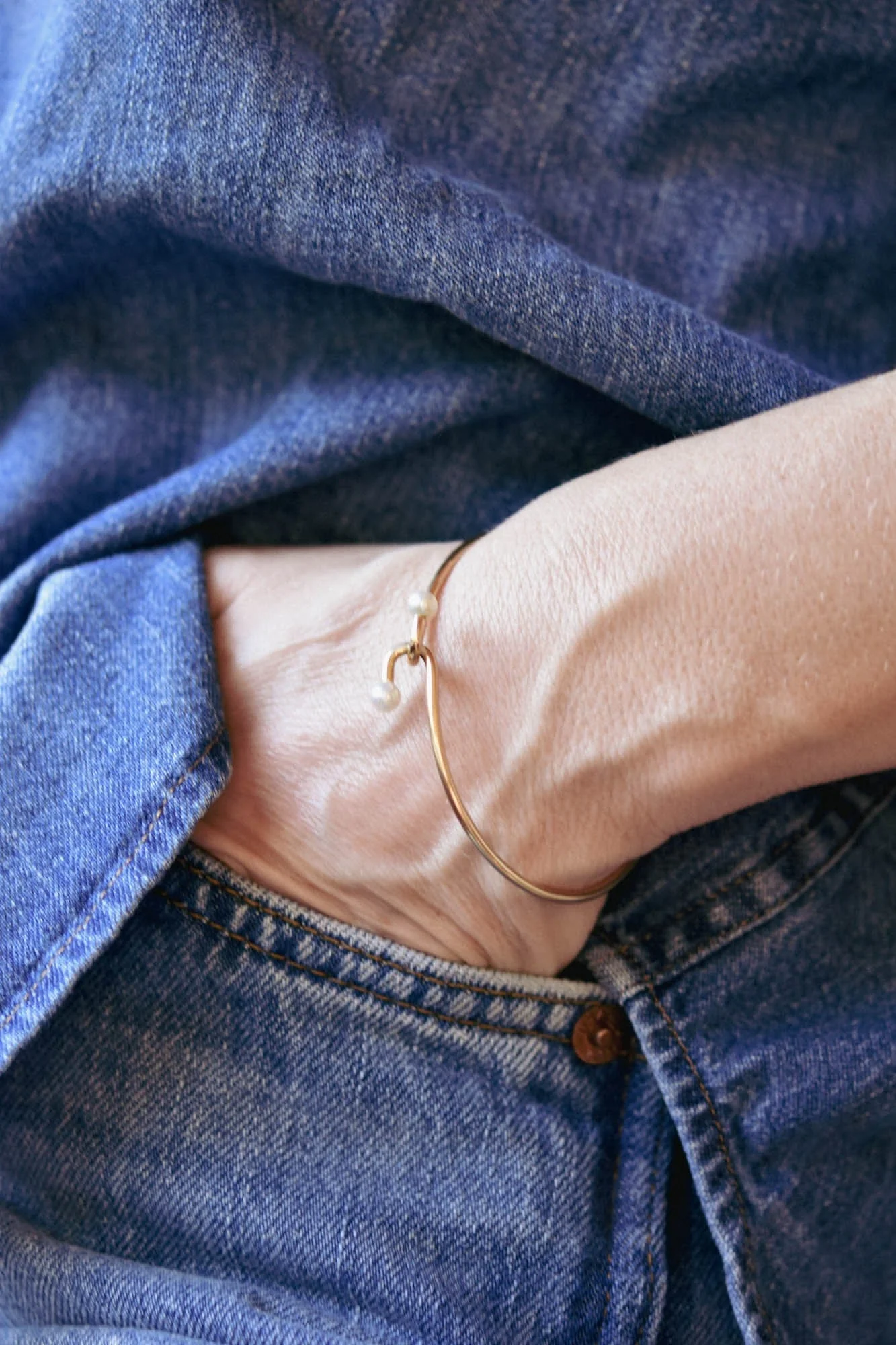 Tiffany & Co. Pearl & Gold Bypass Vintage Bangle - Image 3
