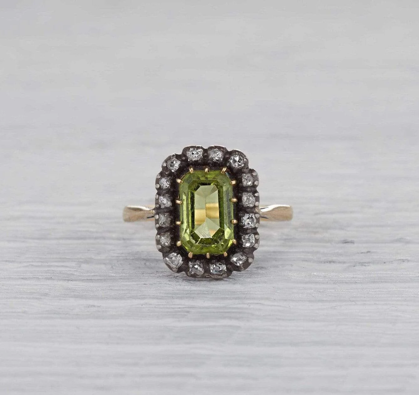 Two Carat Georgian Peridot Ring - Image 2