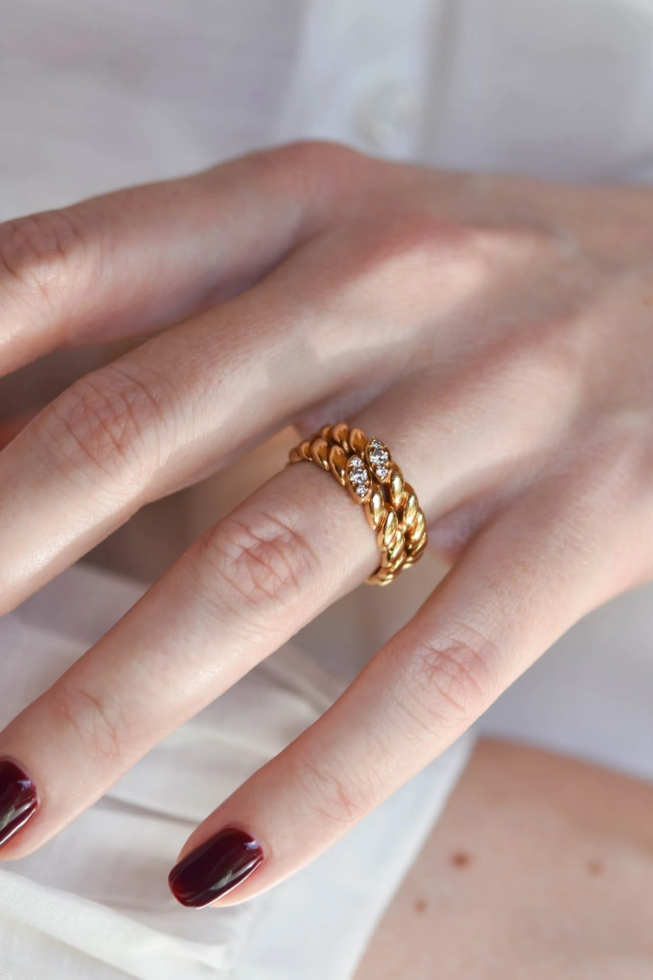 1970's Van Cleef & Arpels Diamonds in Braided Gold Vintage Ring - Image 2