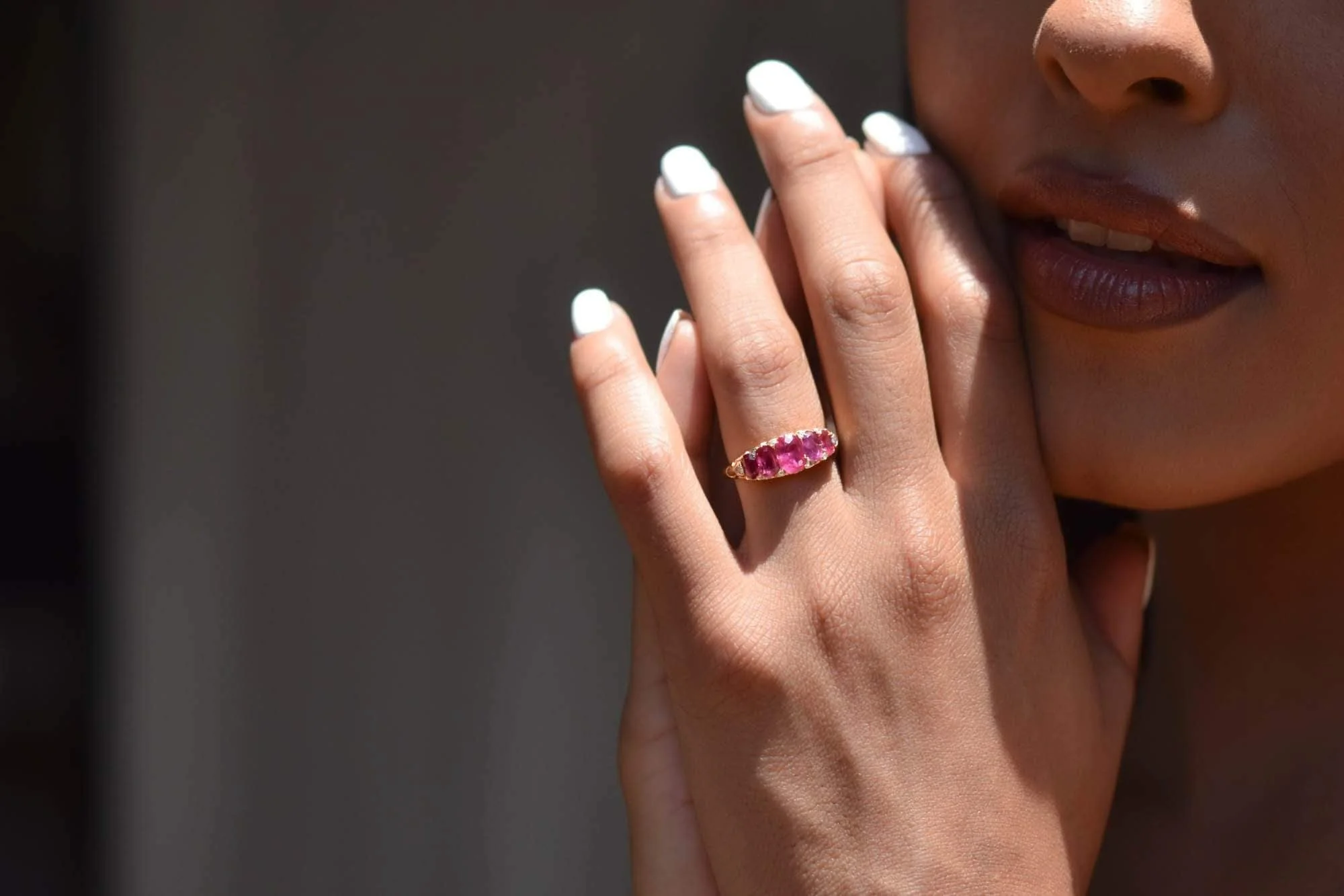 Victorian 1.84 Carat Burmese Rubies 5-Stone Ring - Image 5