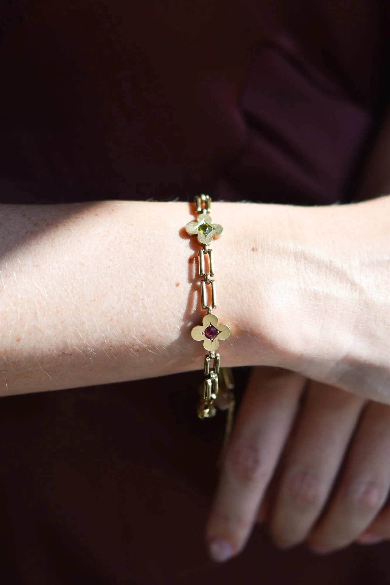 Victorian 14K Gold Gem-Set Clover Bracelet - Image 3
