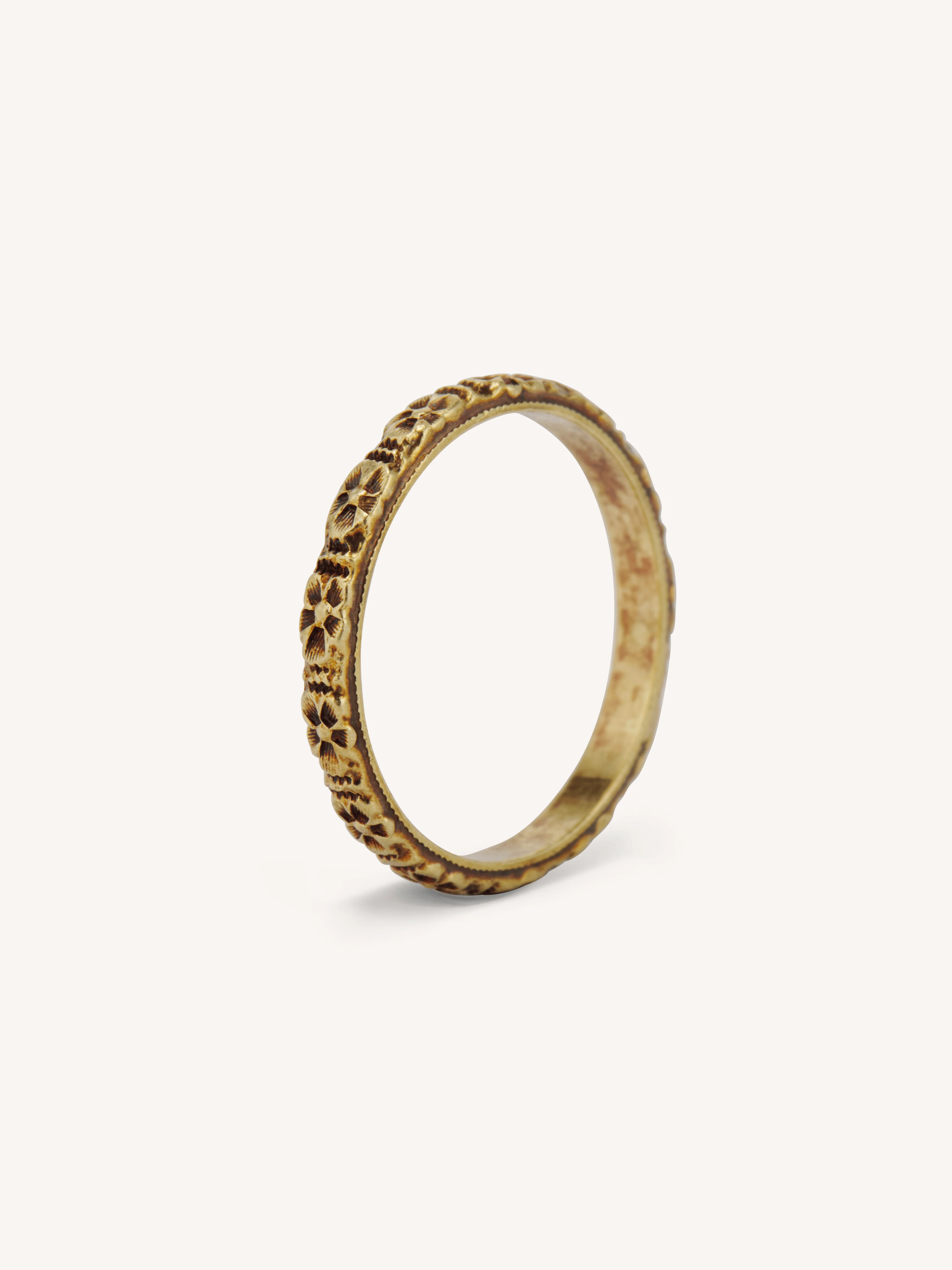 Late Victorian 18k Yellow Gold Rosette Engraved Band - Size 5.25 - Image 4
