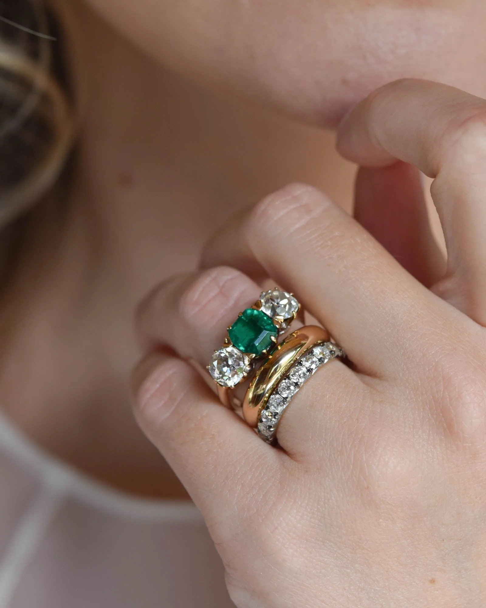 Victorian 2.25 Carat Natural Colombian Emerald Three Stone Antique Engagement Ring - Image 2