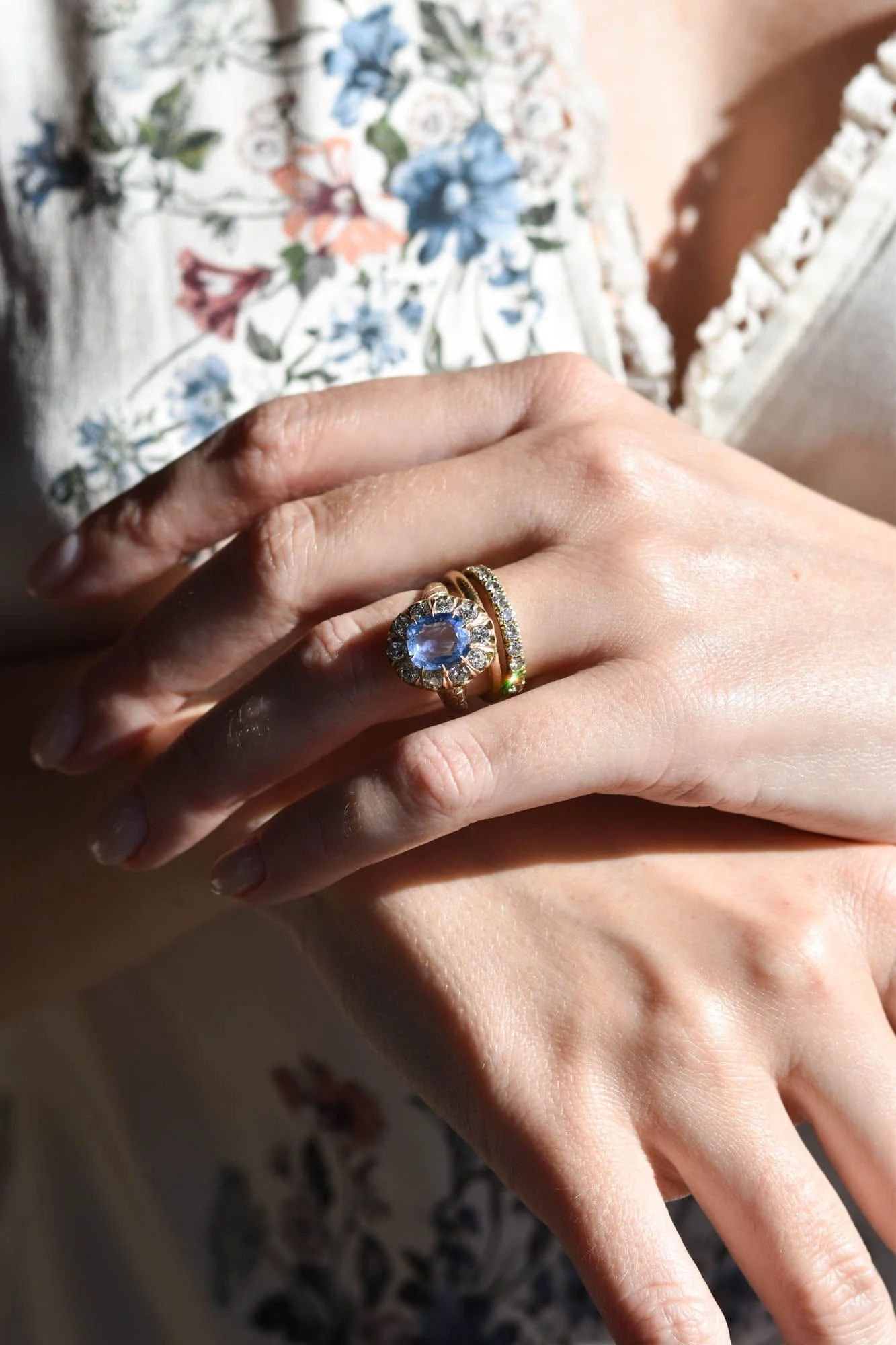 Victorian 3.16 Carat Burmese Sapphire & Diamond Cluster Engraved Antique Engagement Ring - Image 3