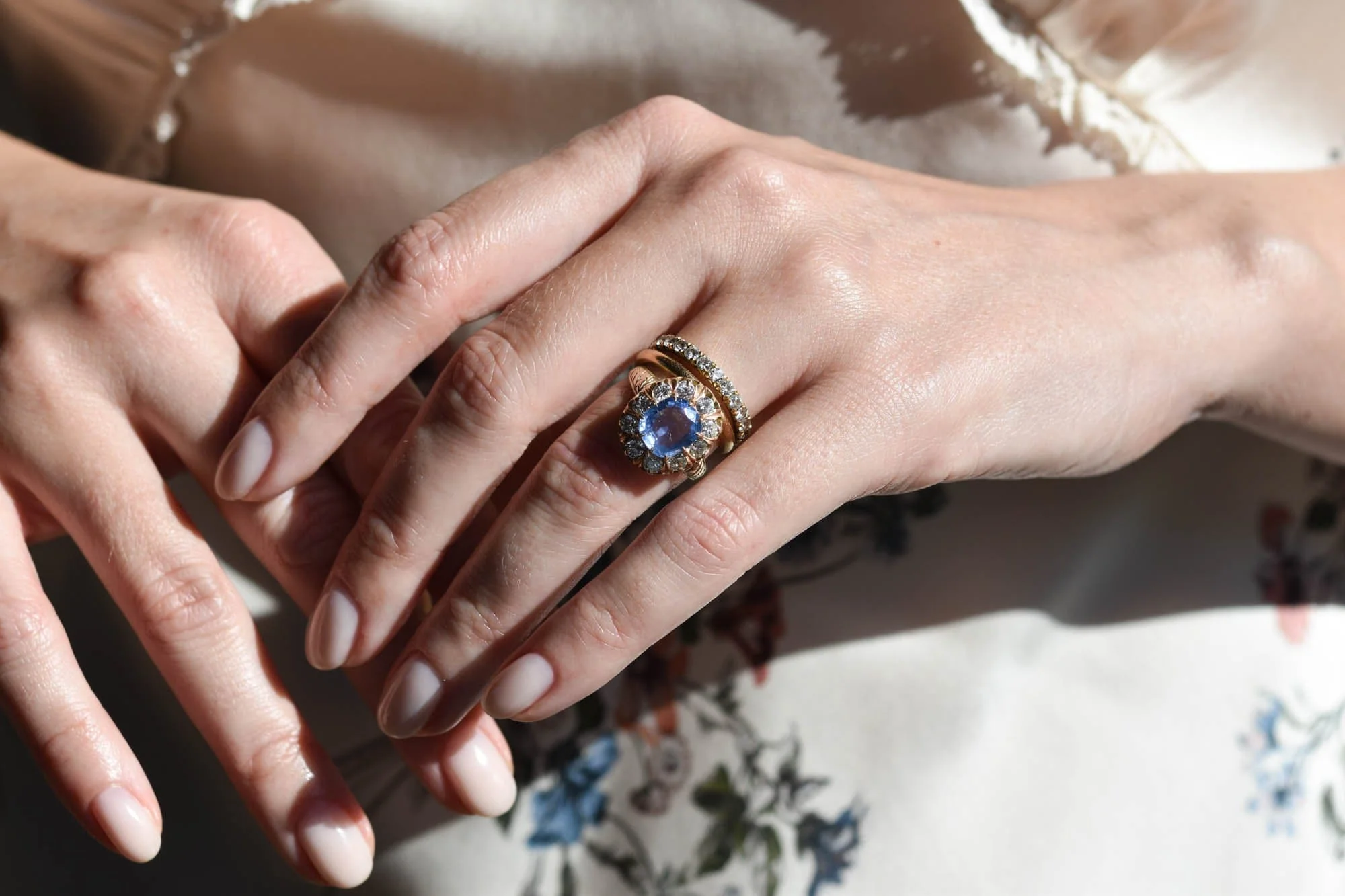 Victorian 3.16 Carat Burmese Sapphire & Diamond Cluster Engraved Antique Engagement Ring - Image 6