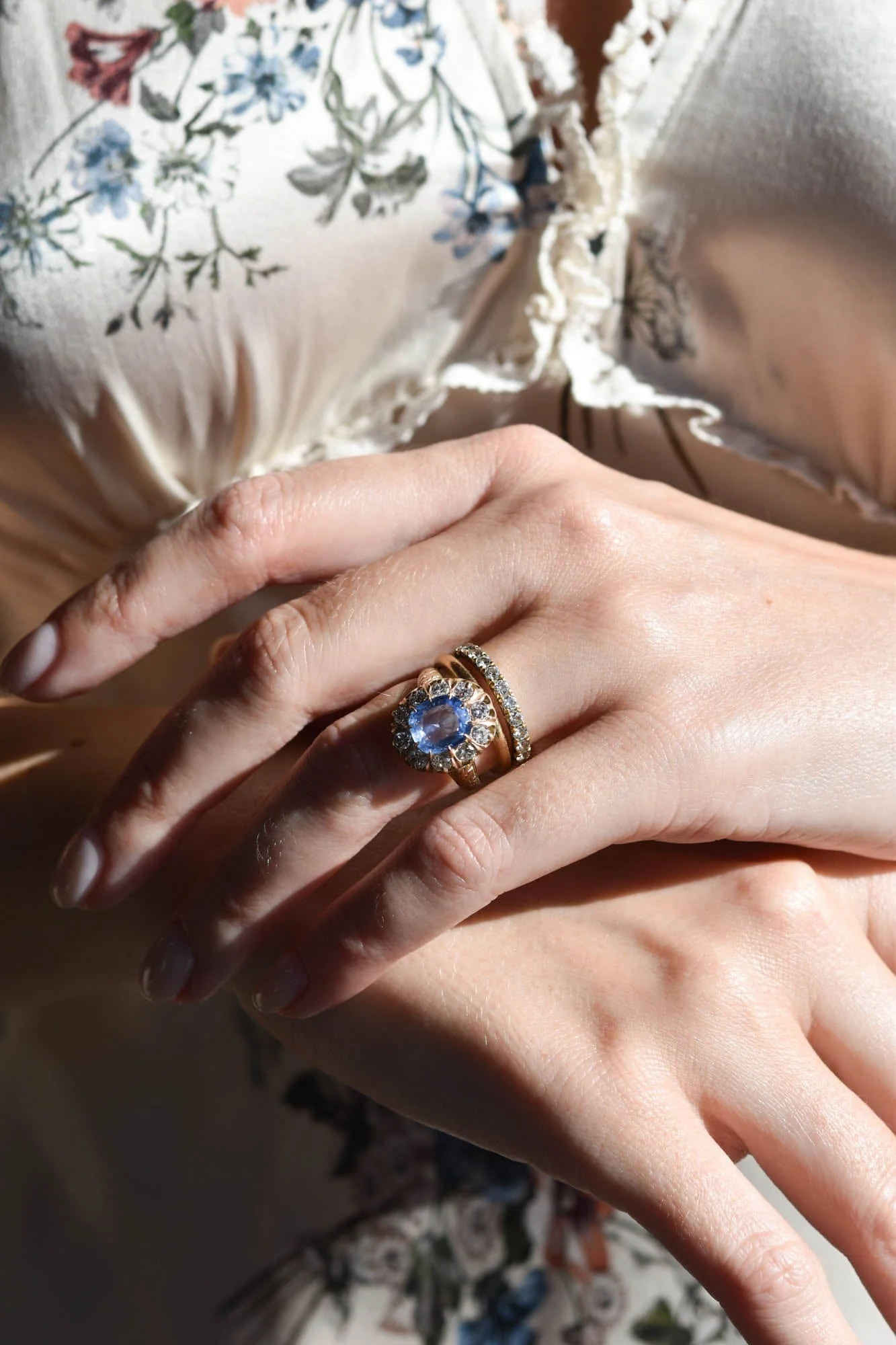 Victorian 3.16 Carat Burmese Sapphire & Diamond Cluster Engraved Antique Engagement Ring - Image 7