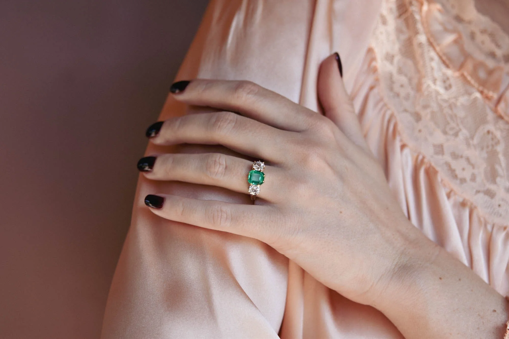 Victorian 1.87 Carat Colombian Emerald & Old Mine Diamond Vintage Engagement Ring - Image 3