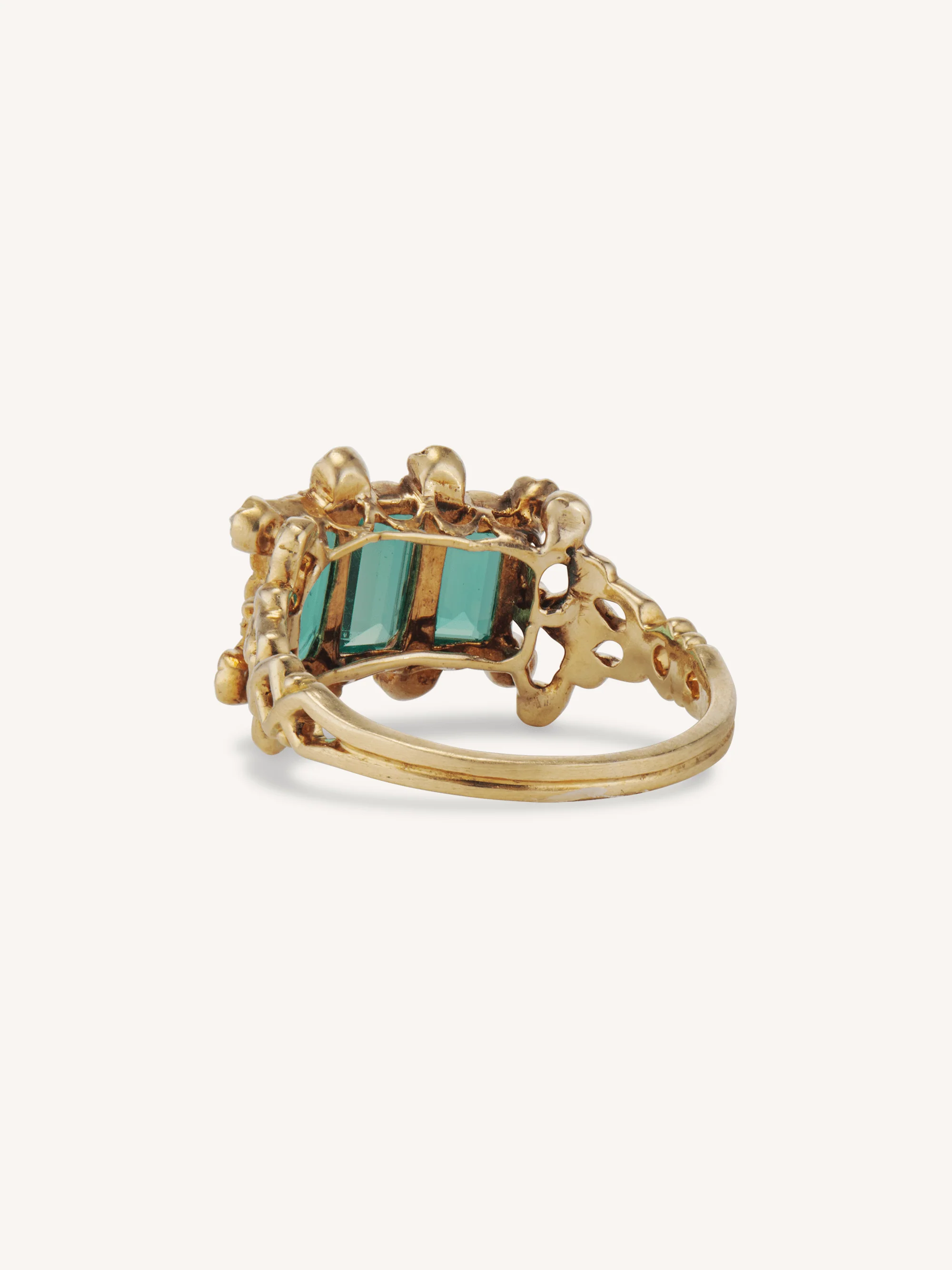 Victorian Colombian Emerald Three Stone Ring - Image 4