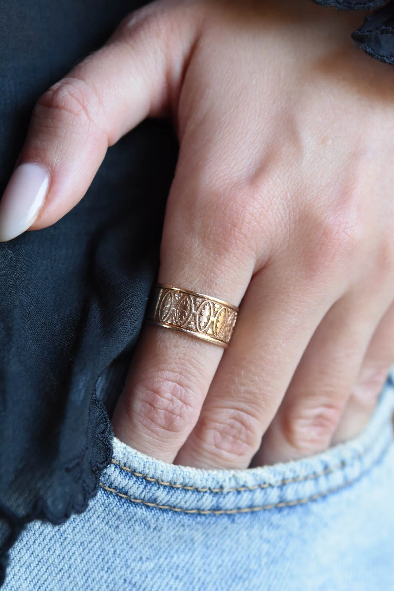 Victorian Engraved Rose Gold Antique Band - Image 3