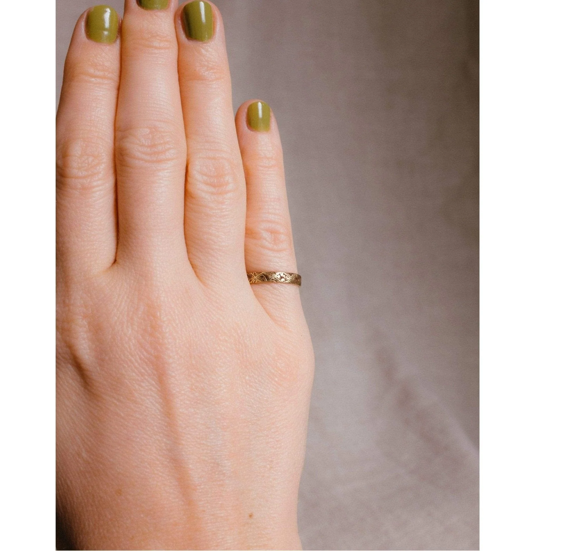 Victorian Engraved Gold Band - Image 4