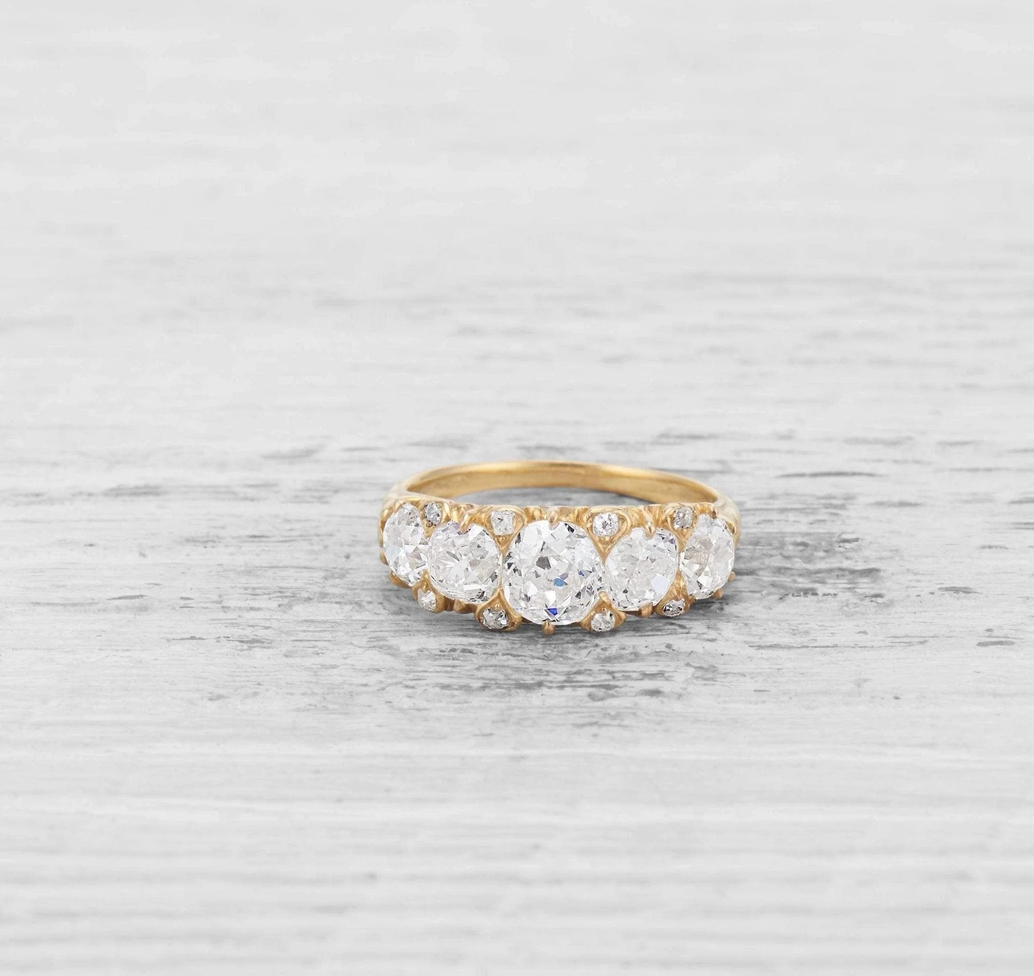 VICTORIAN FIVE-STONE DIAMOND RING - Image 2