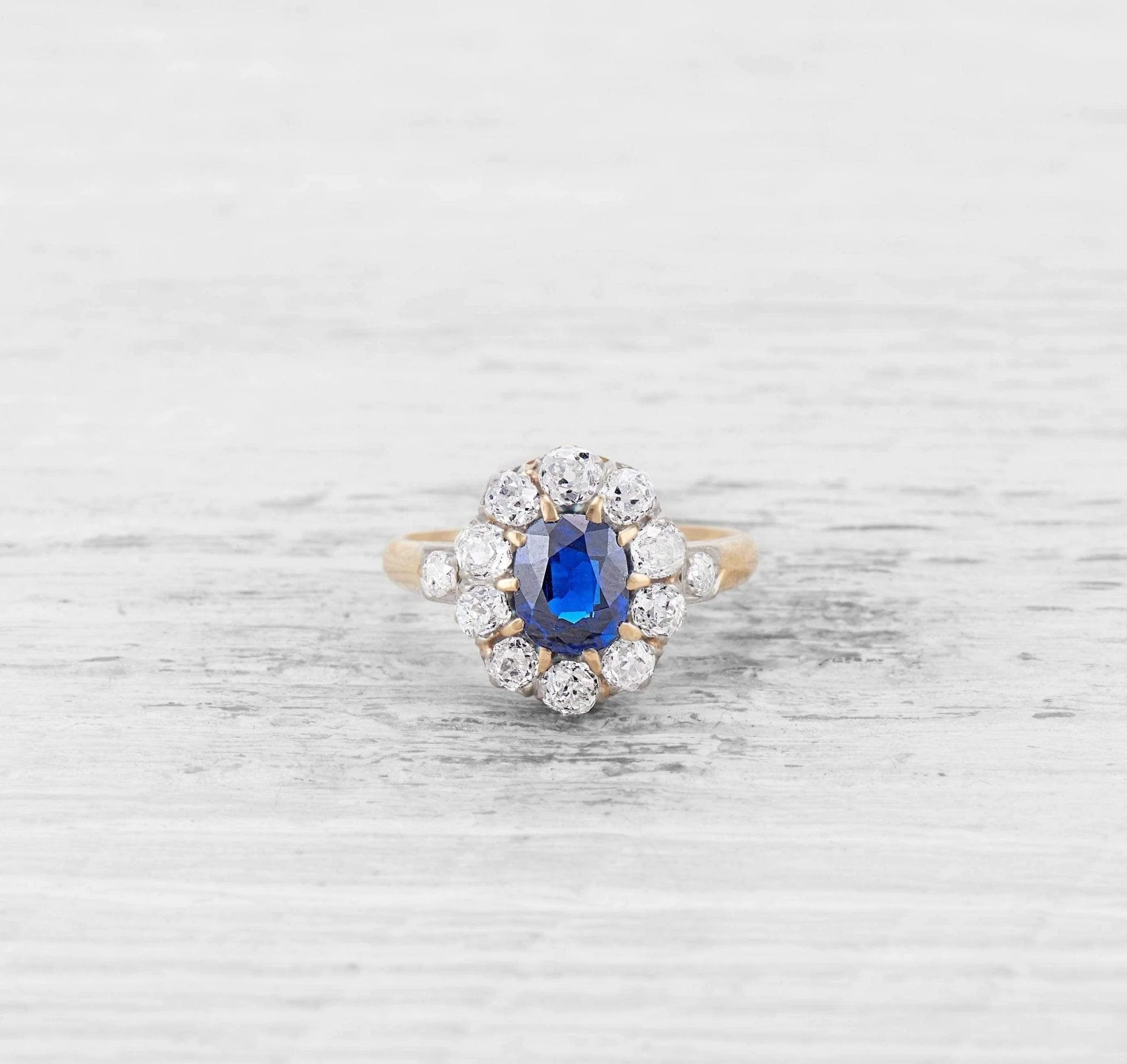 VICTORIAN SAPPHIRE AND DIAMOND CLUSTER RING - Image 2