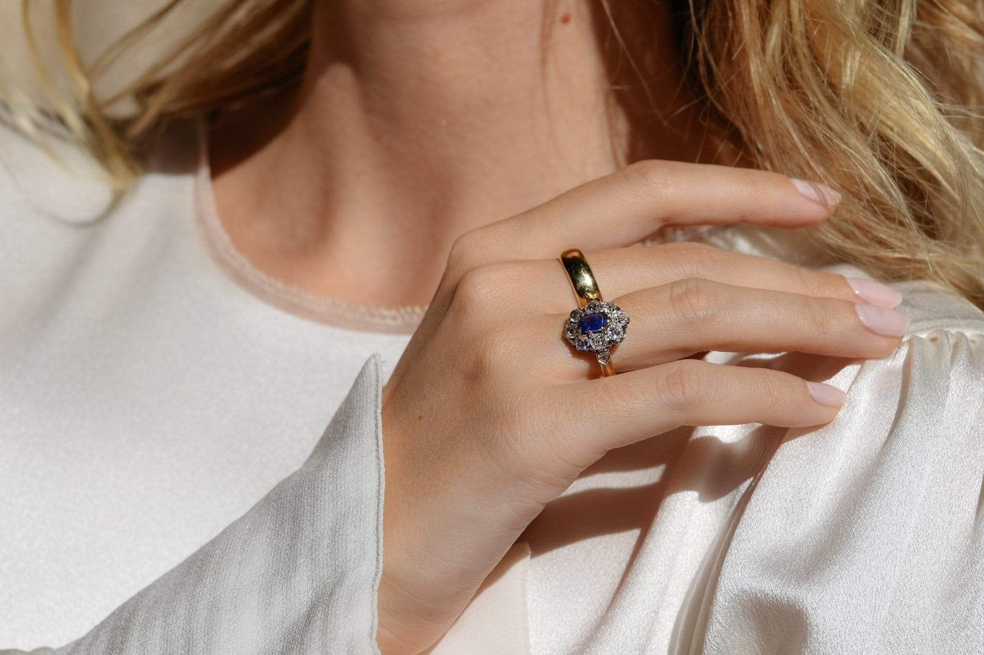 Belle Époque Sapphire and Diamond Cluster Ring - Image 7