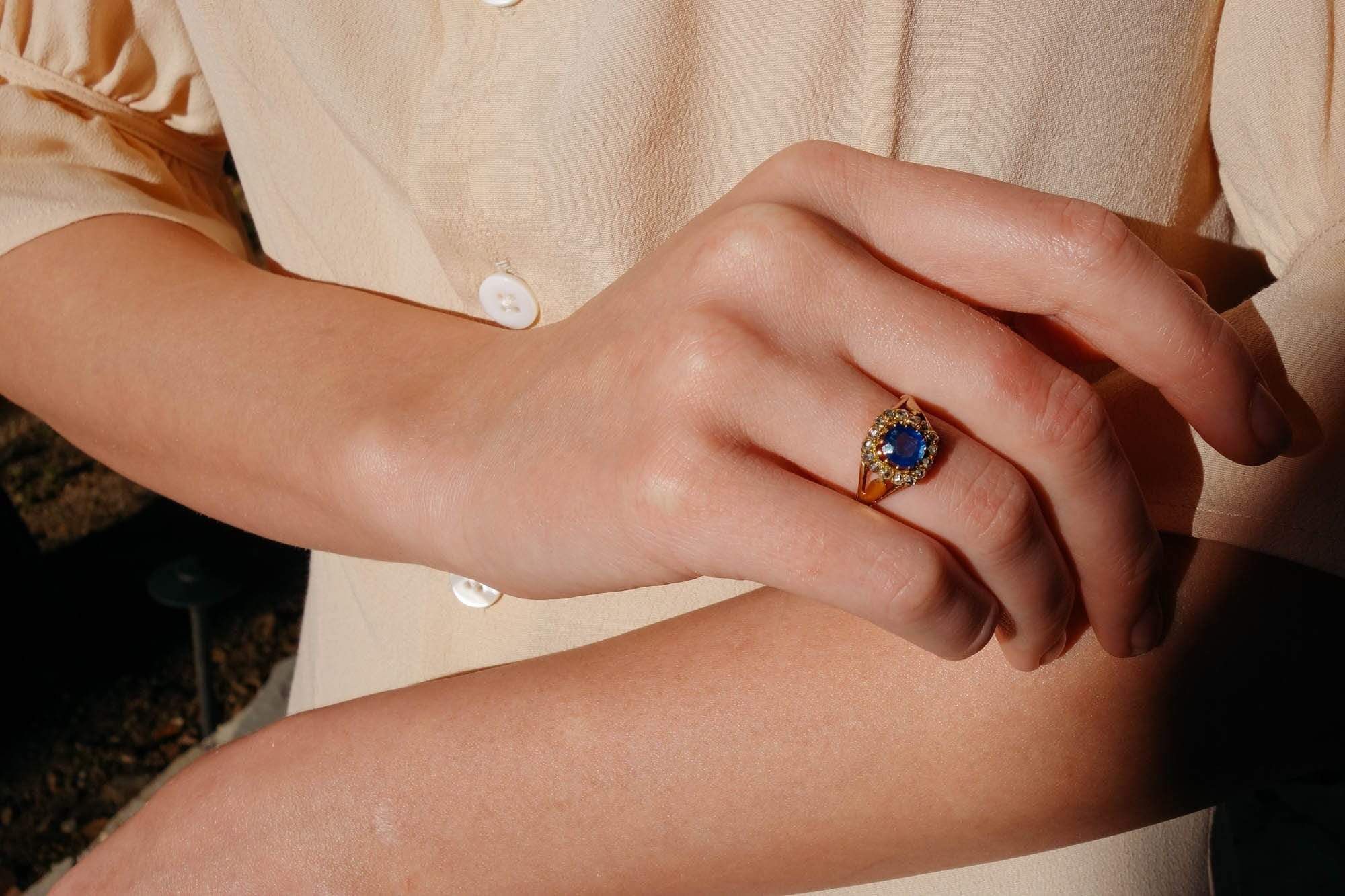 VICTORIAN SAPPHIRE AND DIAMOND ENGAGEMENT RING - Image 5