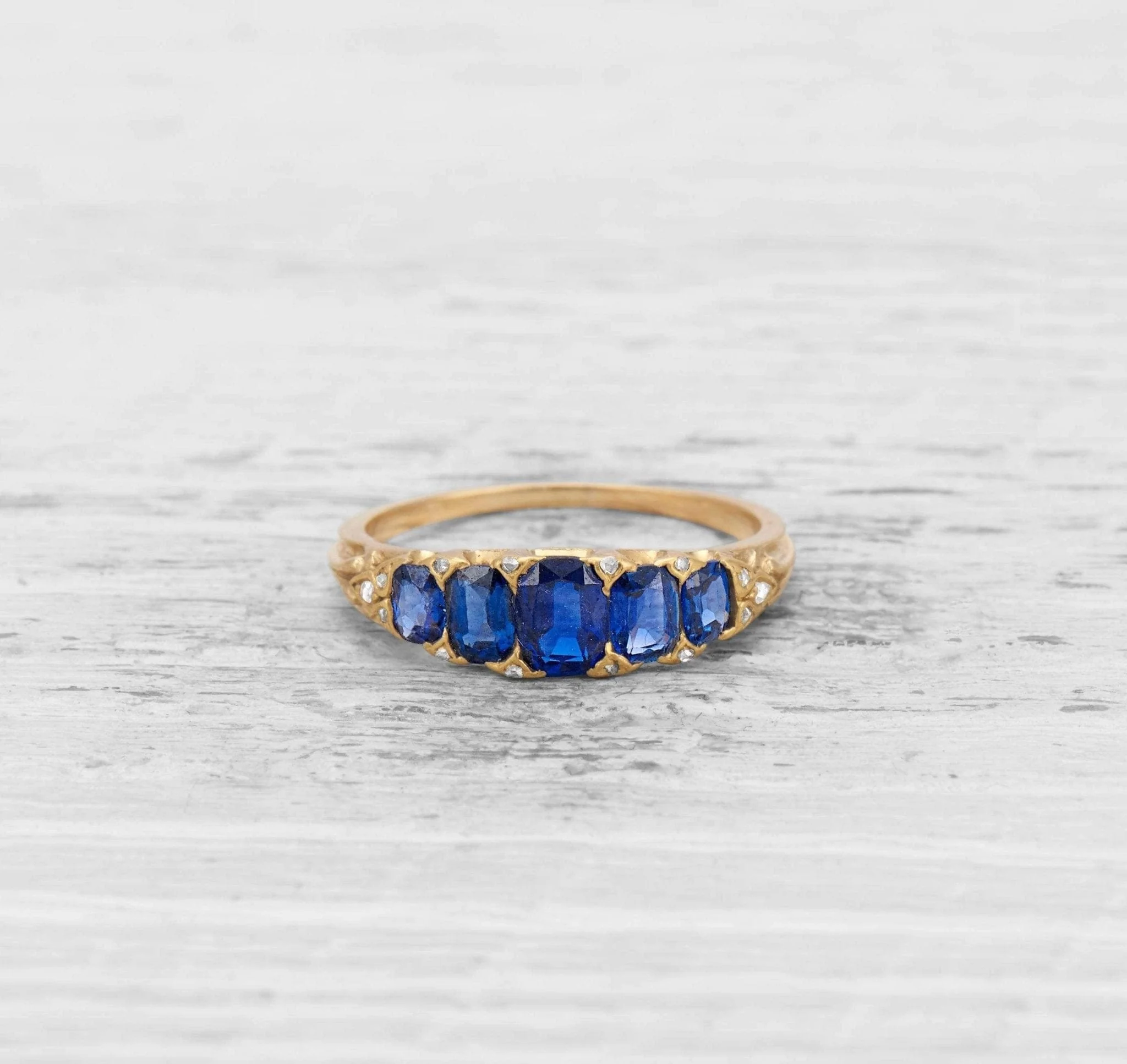 VICTORIAN SAPPHIRE AND DIAMOND FIVE STONE RING - Image 2