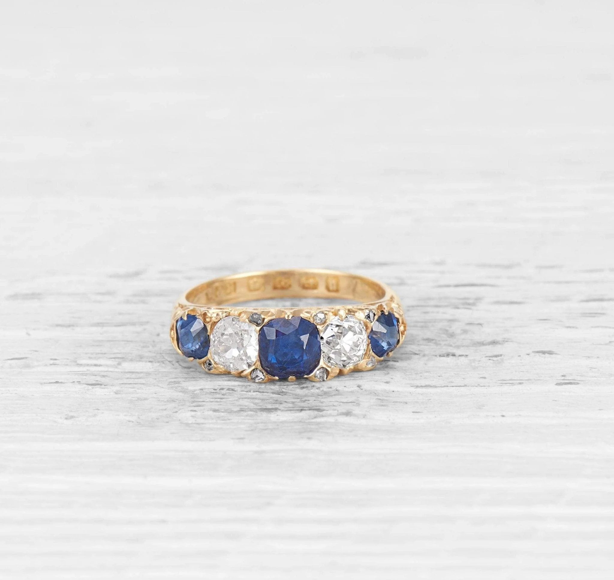 VICTORIAN SAPPHIRE AND DIAMOND FIVE STONE RING - Image 2