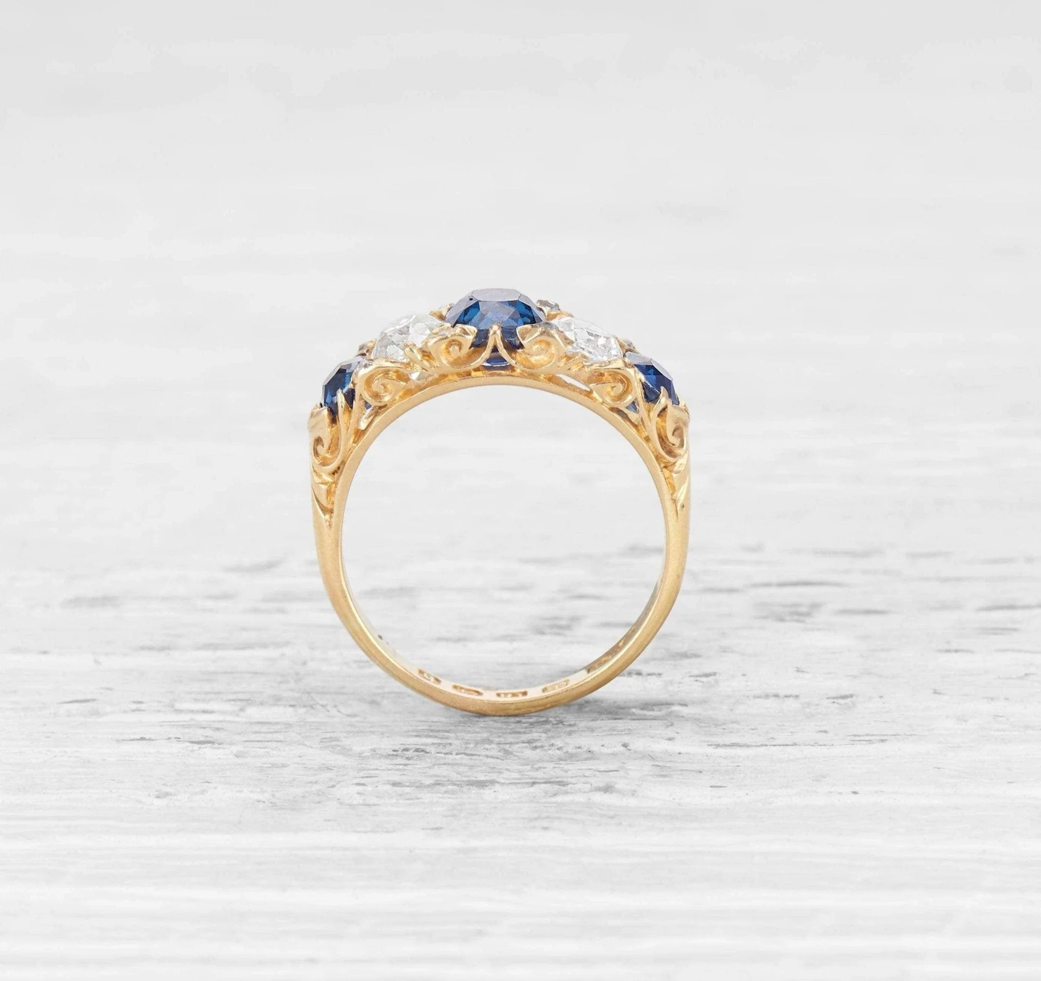 VICTORIAN SAPPHIRE AND DIAMOND FIVE STONE RING - Image 3
