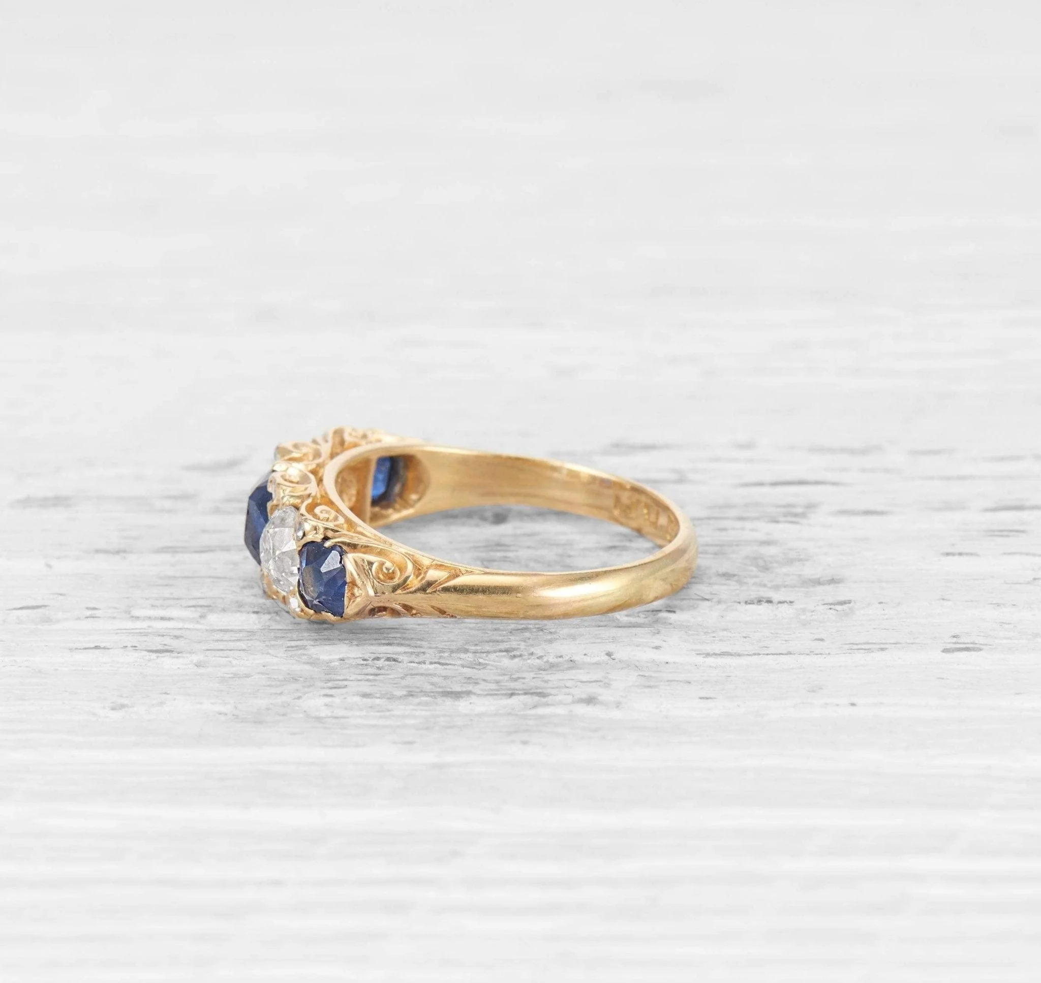 VICTORIAN SAPPHIRE AND DIAMOND FIVE STONE RING - Image 4