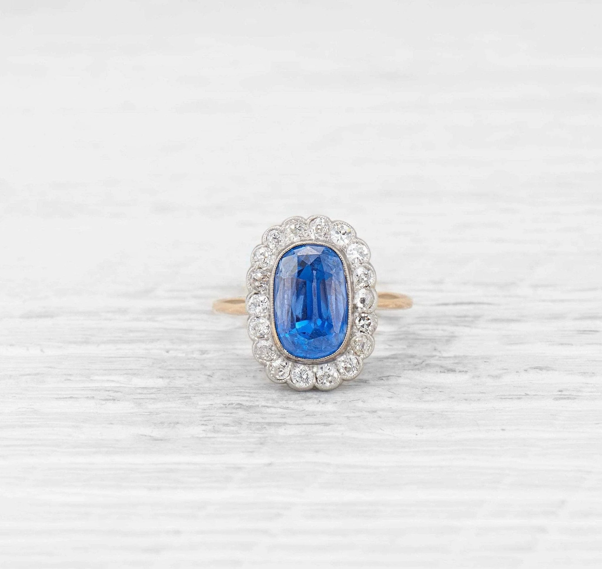 VICTORIAN SAPPHIRE AND DIAMOND RING - Image 2