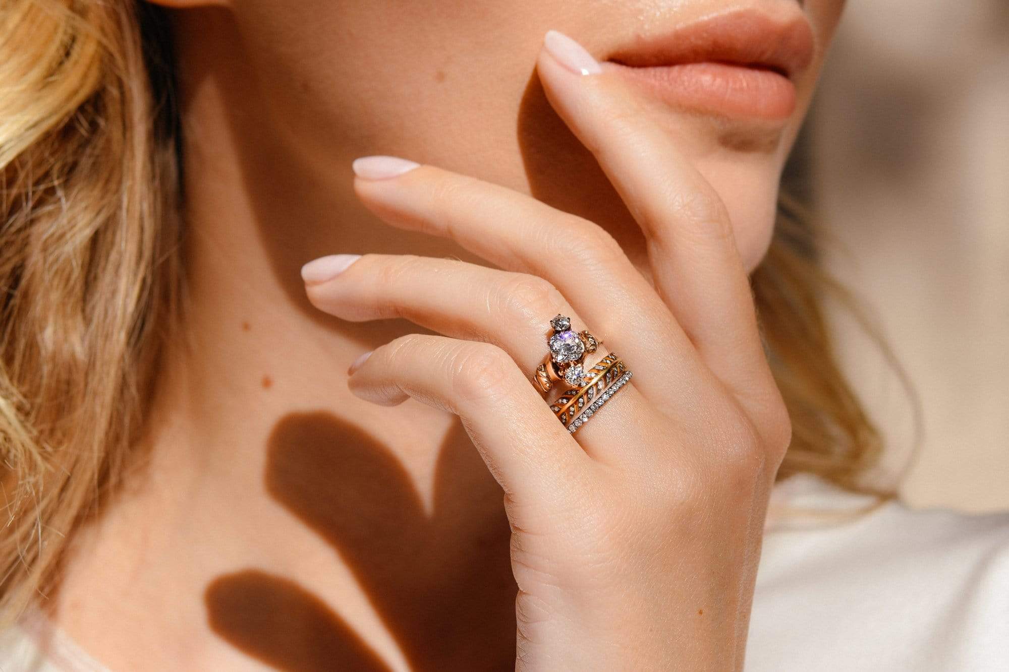 Allsop Bros. Victorian Three-Stone .90 Carat Old Mine Cushion Diamond Ring, America - Image 7
