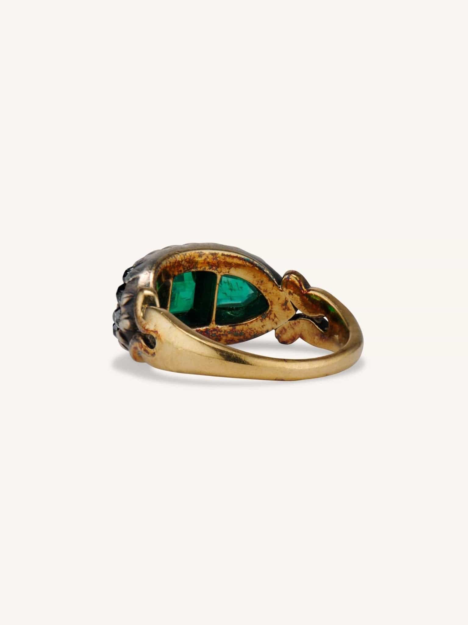 Victorian Three Stone Emerald & Diamond Ring - Image 4