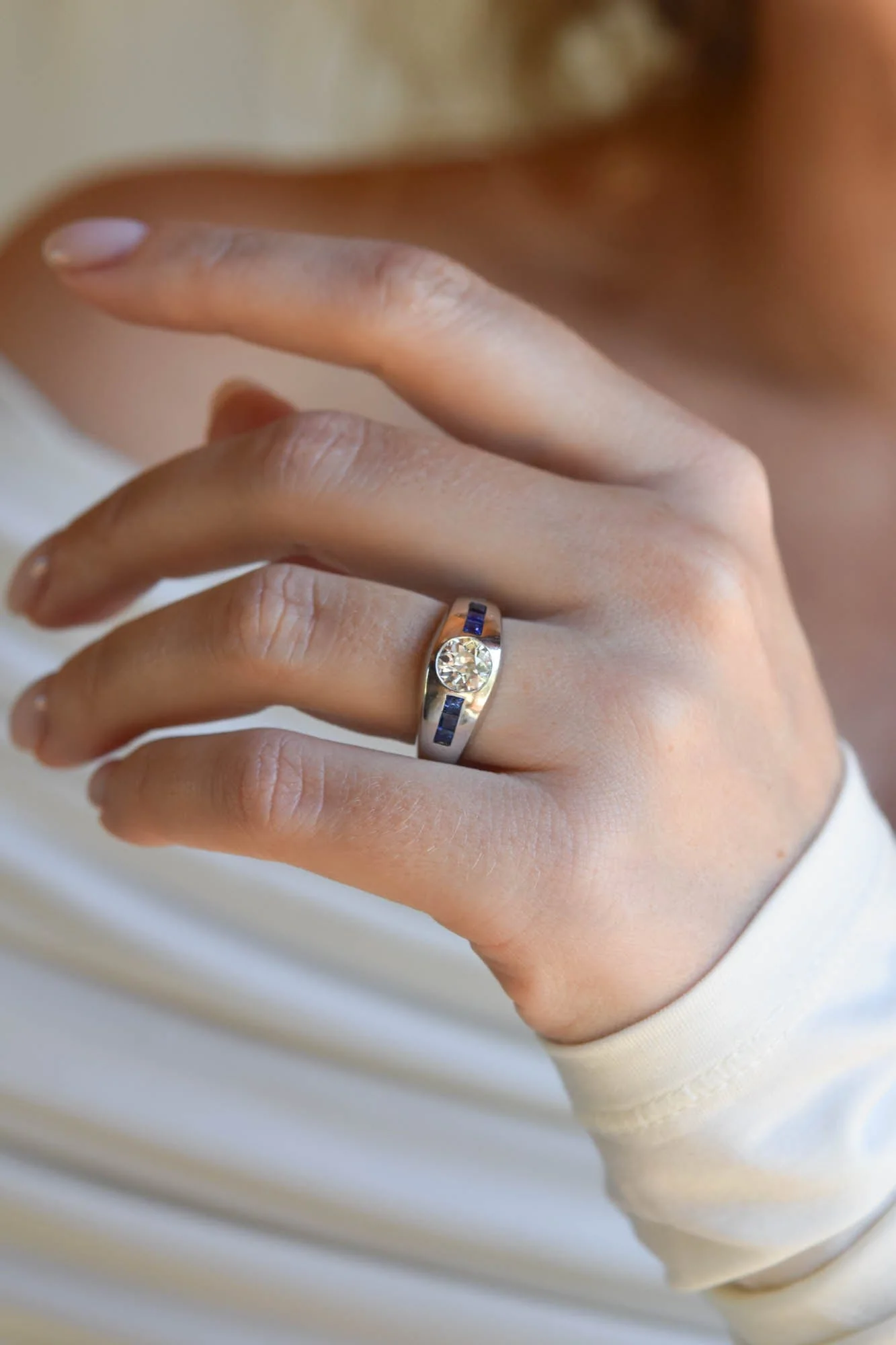 Vintage Art Moderne Platinum Diamond & Sapphire Bombé Ring - Image 3