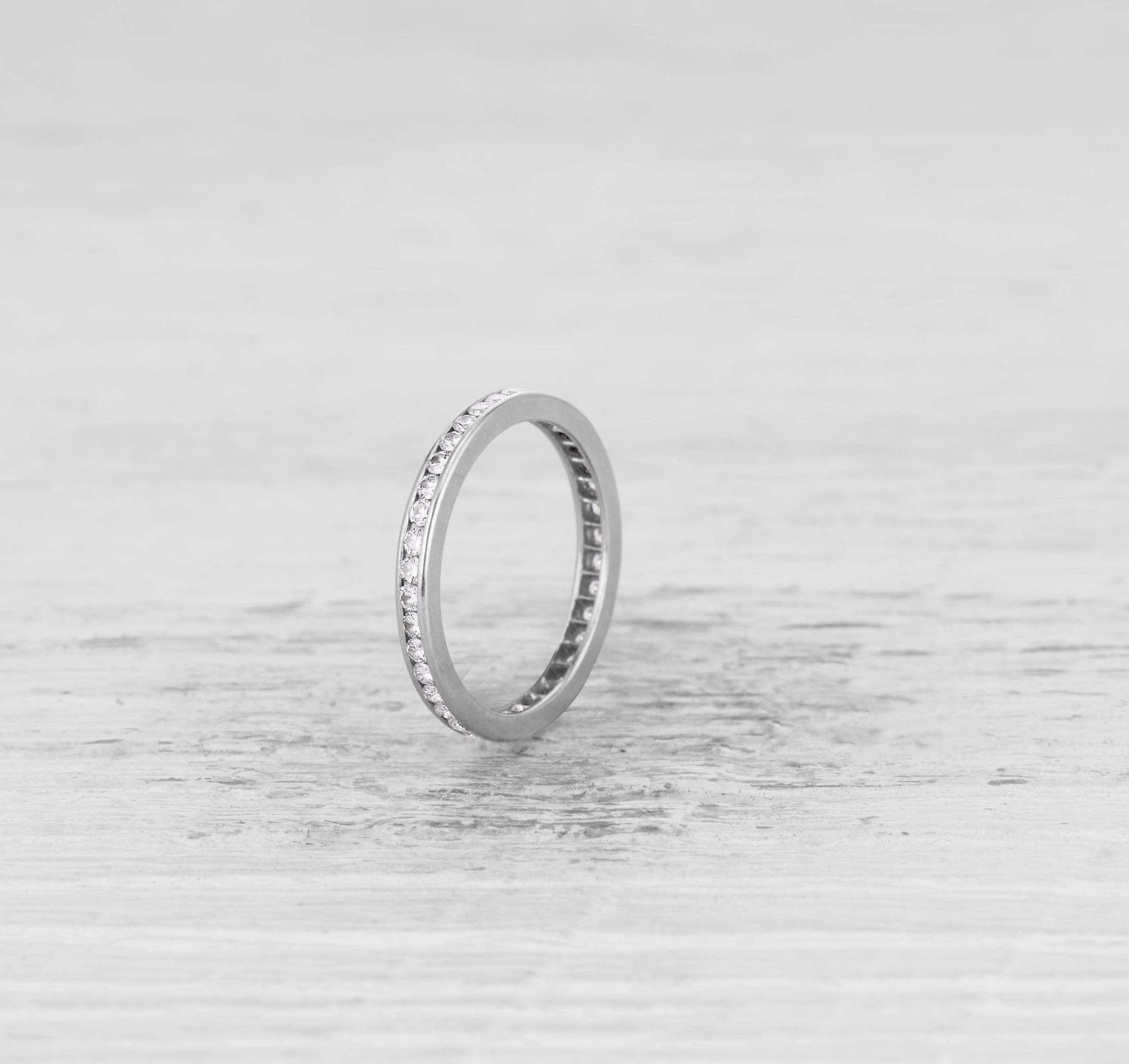TIFFANY & CO VINTAGE DIAMOND ETERNITY BAND - Image 2