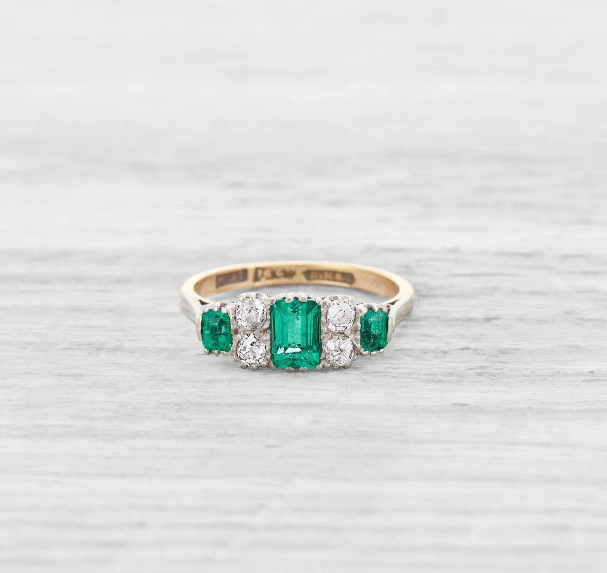 VINTAGE EMERALD AND DIAMOND ENGAGEMENT RING - Image 2