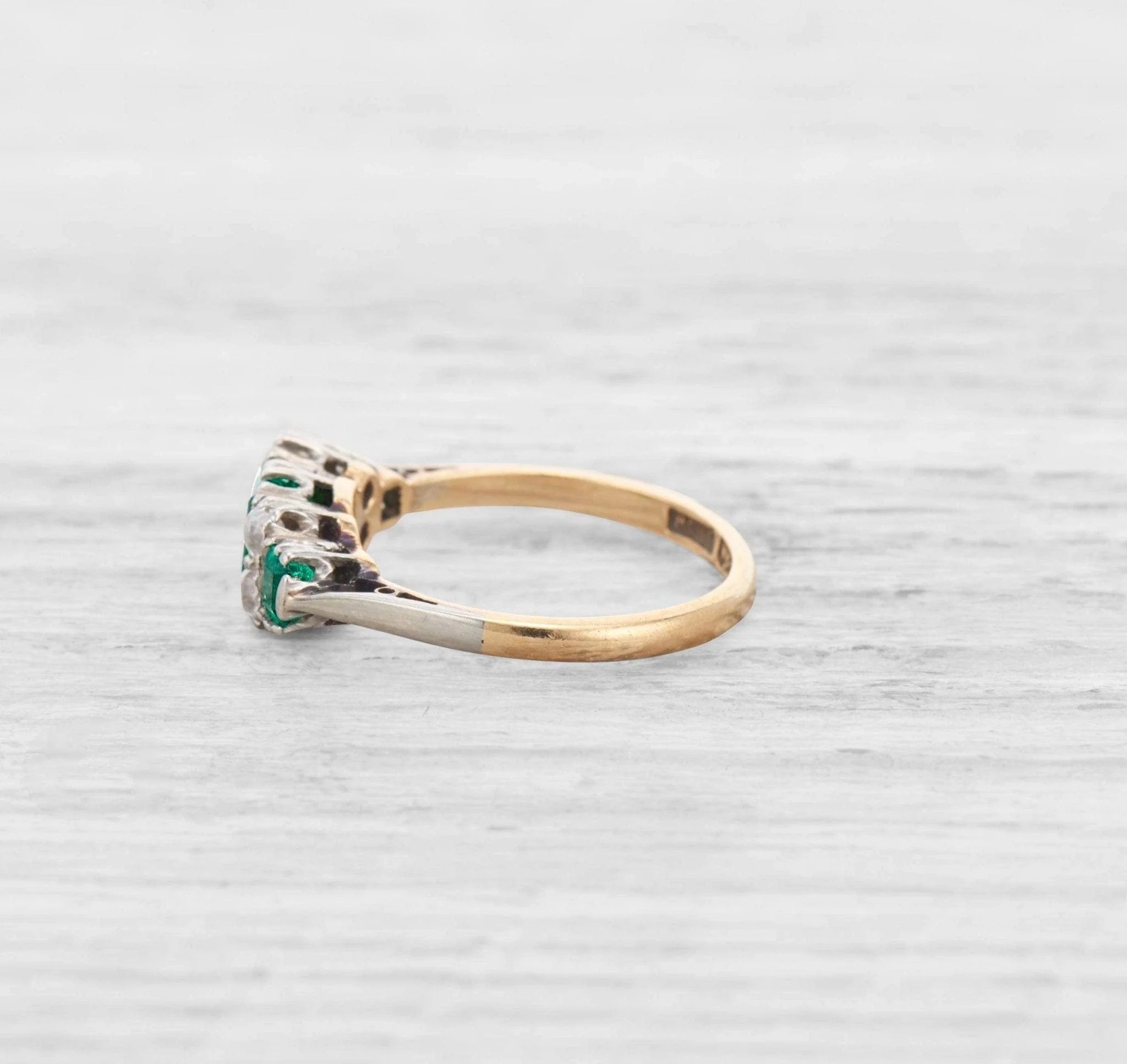 VINTAGE EMERALD AND DIAMOND ENGAGEMENT RING - Image 3