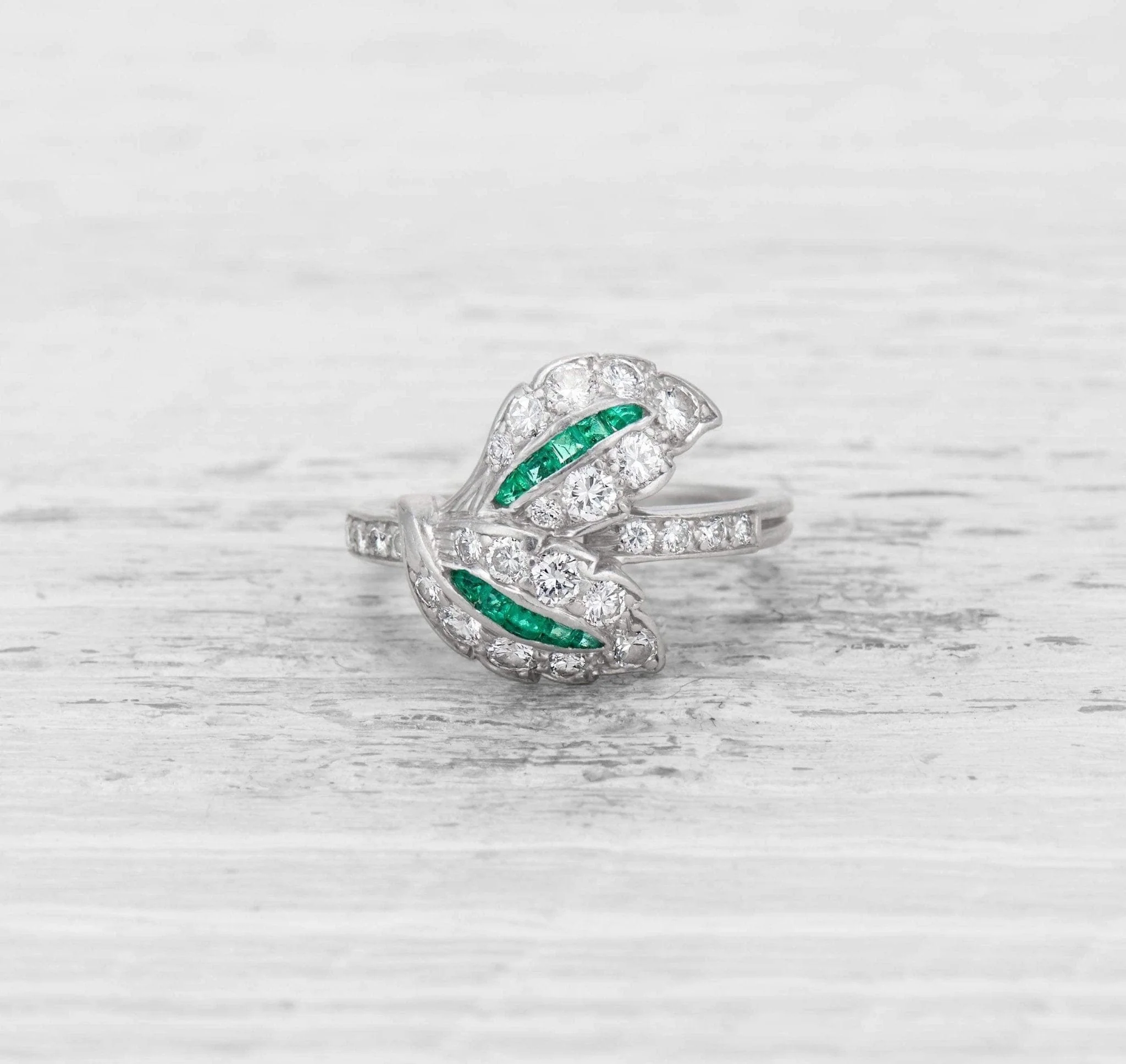 VINTAGE EMERALD AND DIAMOND LEAF RING - Image 2