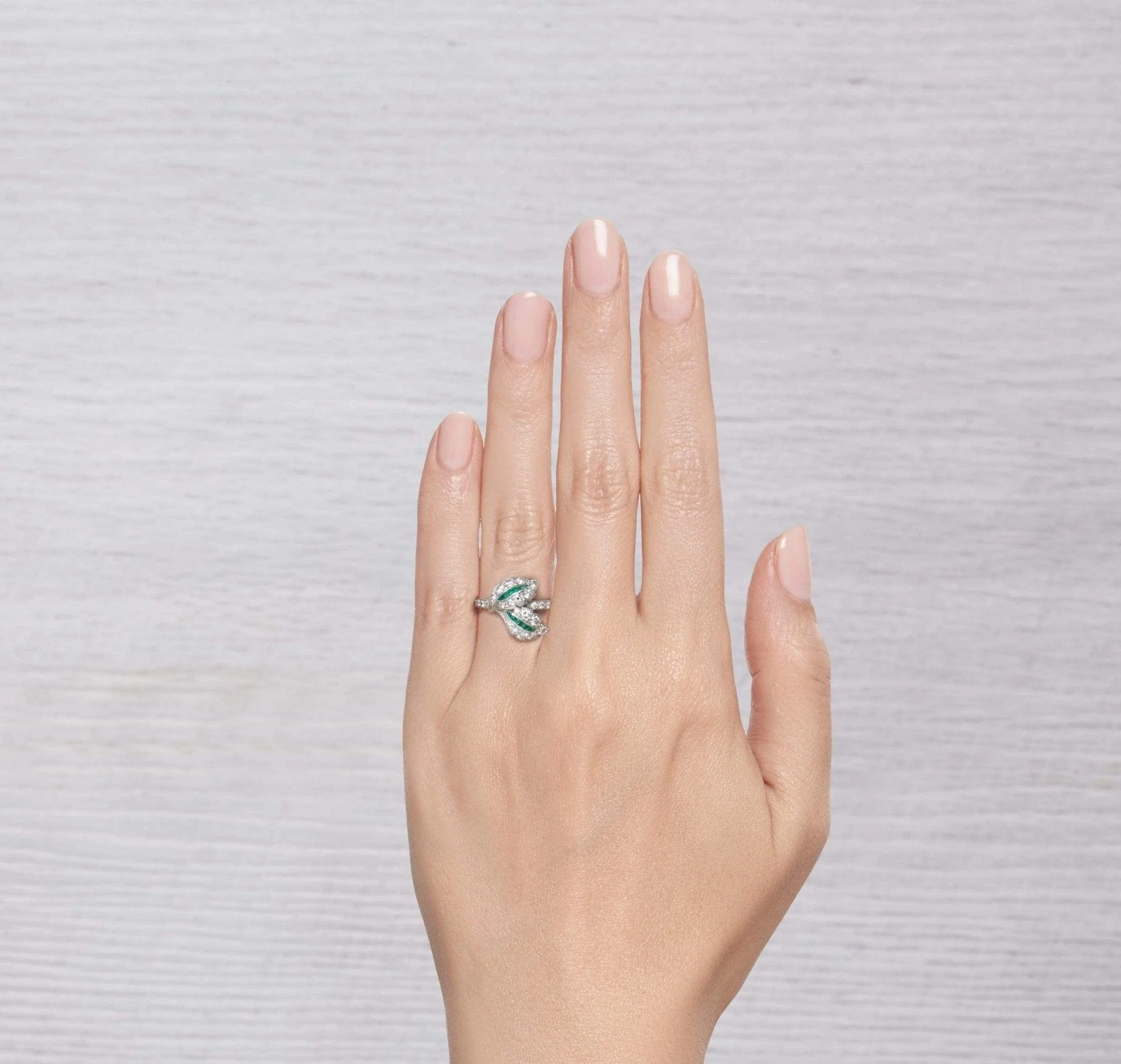 VINTAGE EMERALD AND DIAMOND LEAF RING - Image 5