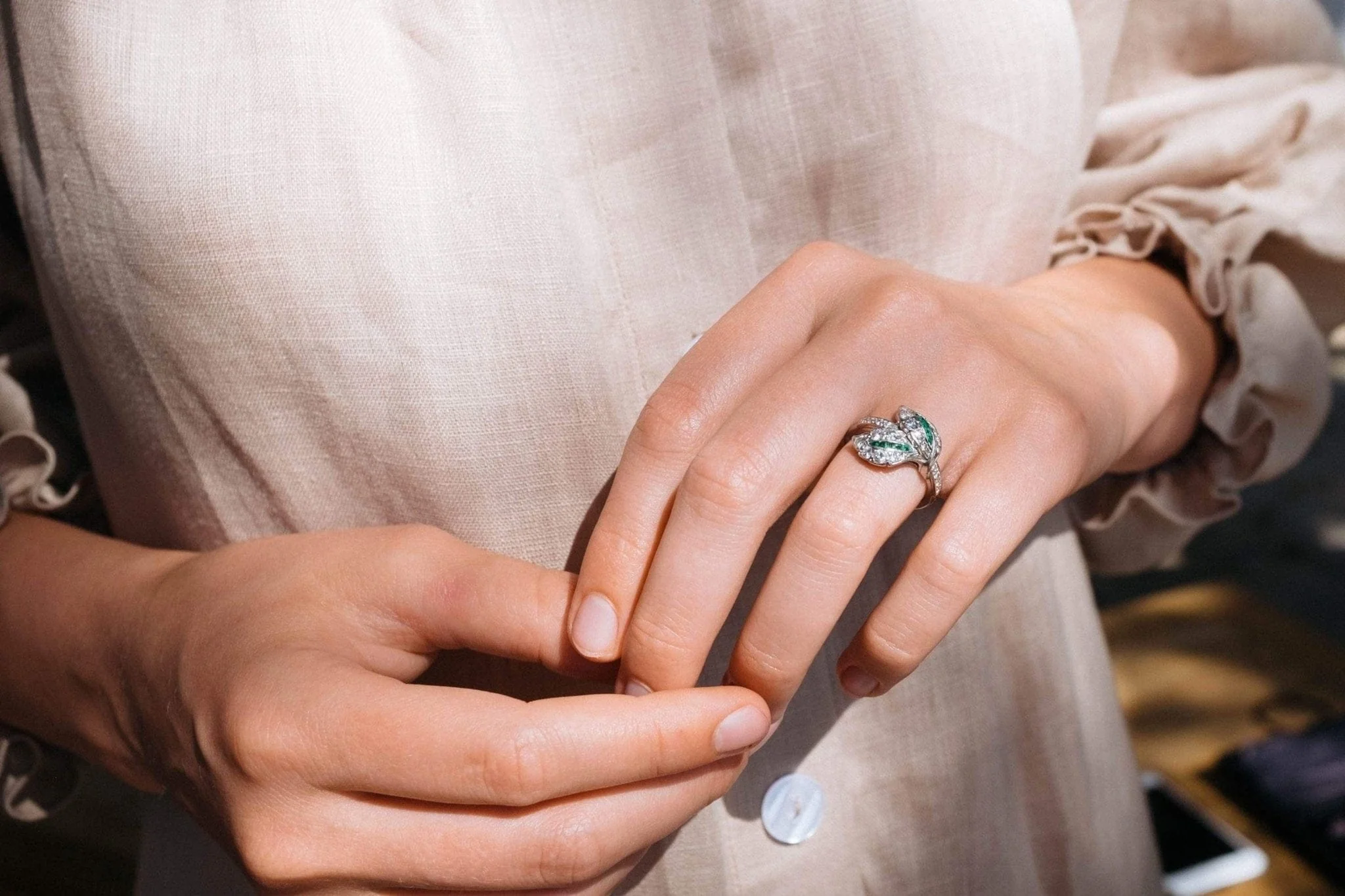 VINTAGE EMERALD AND DIAMOND LEAF RING - Image 6