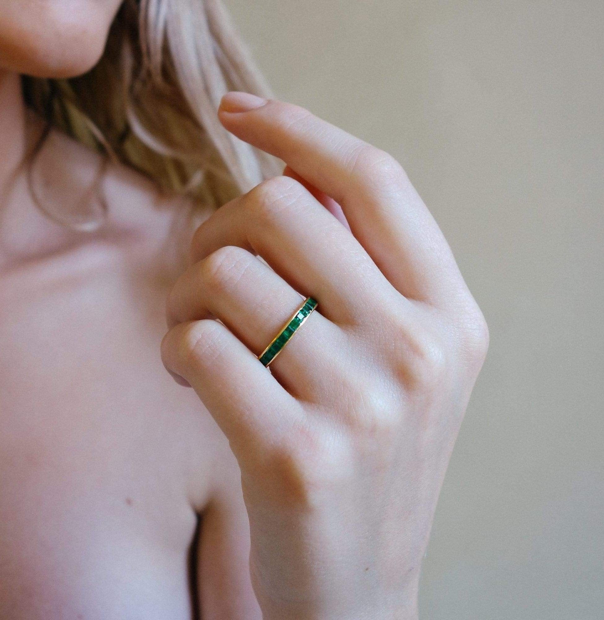 VINTAGE EMERALD ETERNITY BAND - Image 4