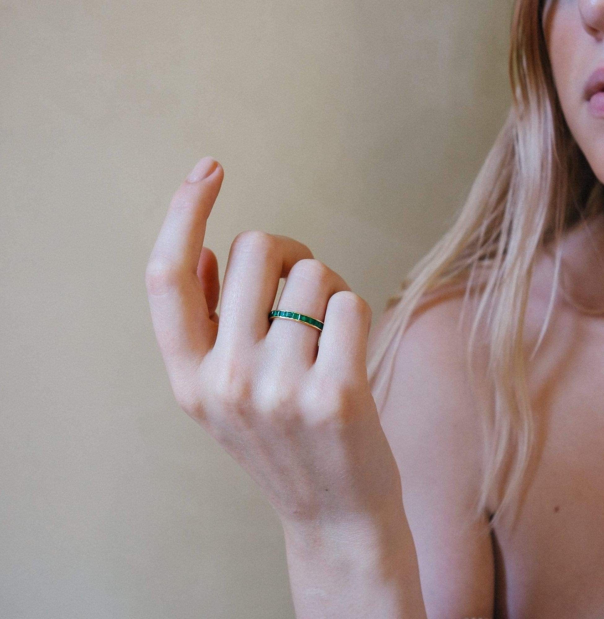 VINTAGE EMERALD ETERNITY BAND - Image 4
