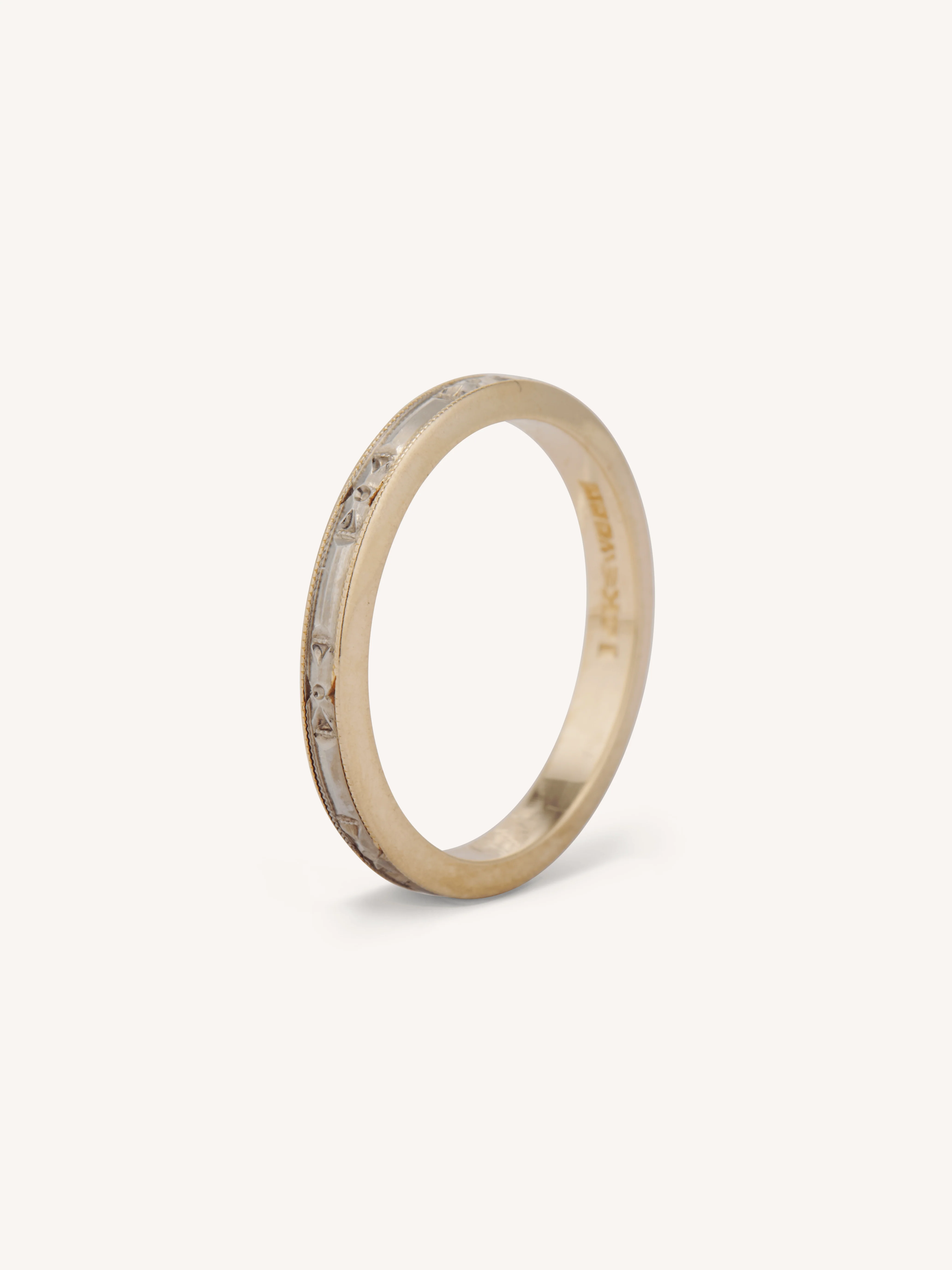 Late Art Deco 14k Yellow Gold Two-Tone Geometric Vintage Wedding Band - Size 5.5 - Image 2