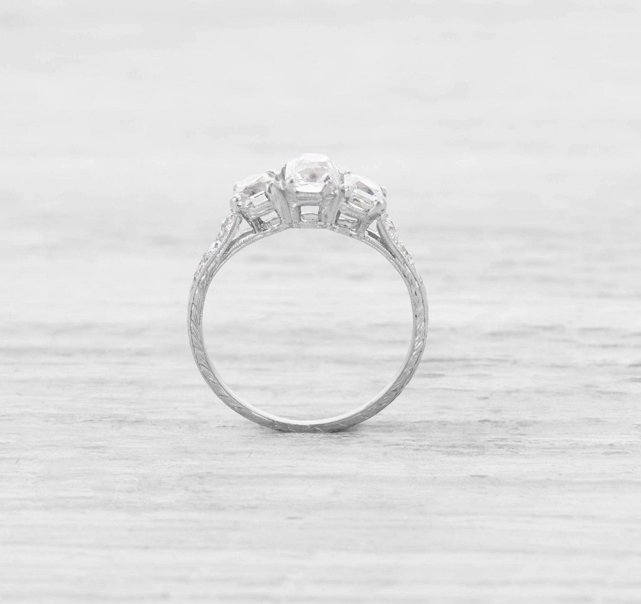 VINTAGE FRENCH-CUT DIAMOND ENGAGEMENT RING - Image 3
