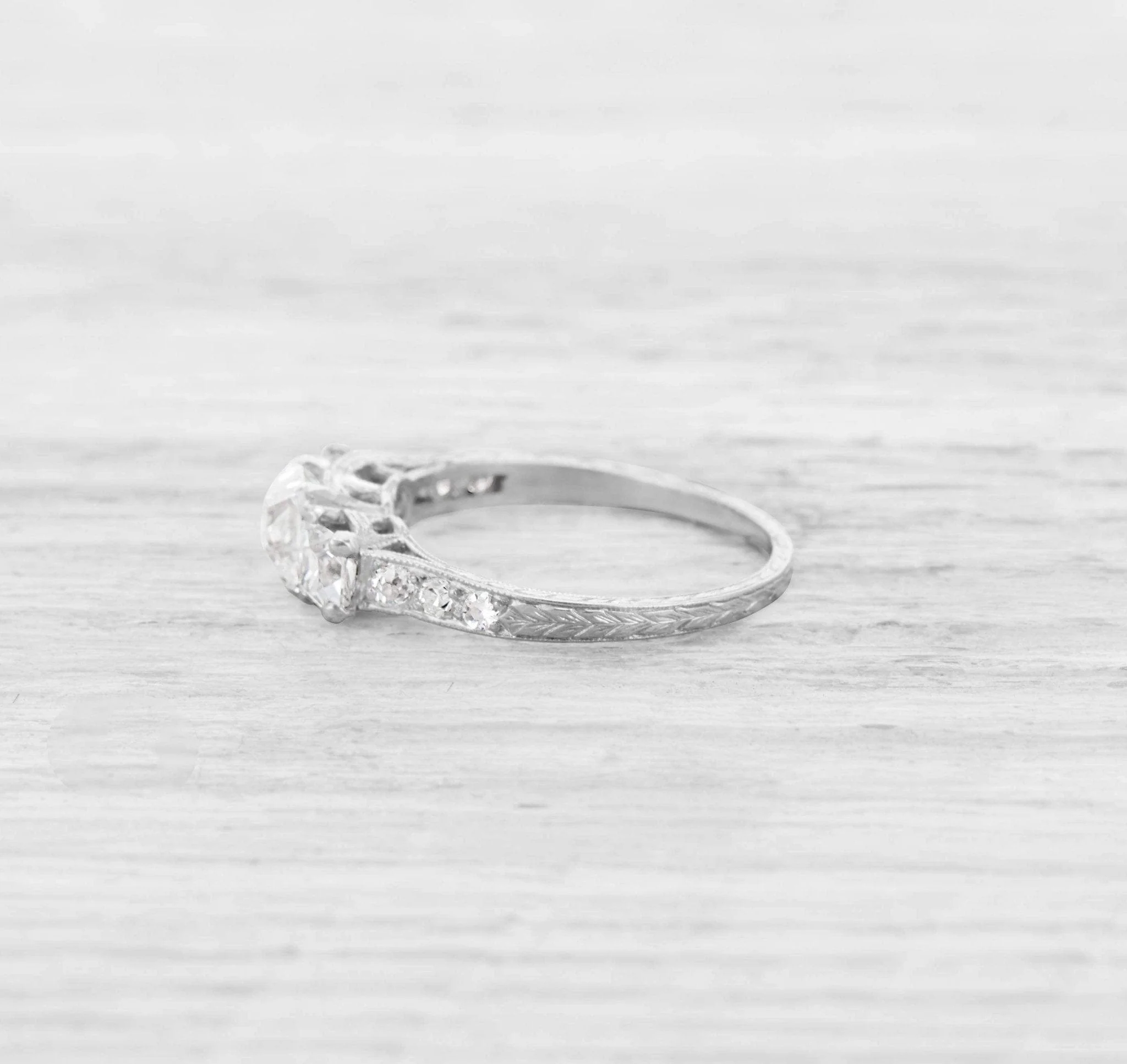 VINTAGE FRENCH-CUT DIAMOND ENGAGEMENT RING - Image 4
