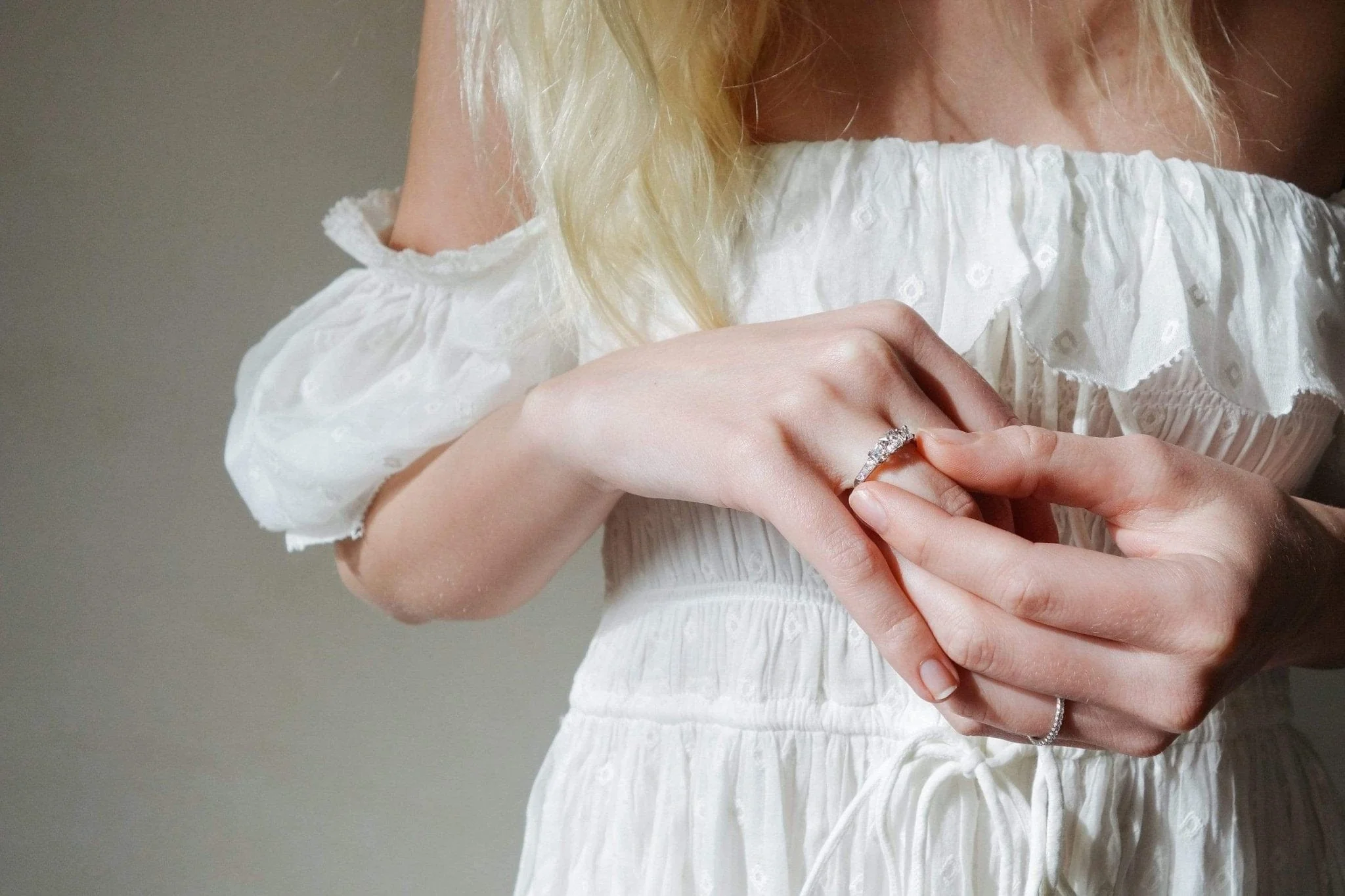 VINTAGE FRENCH-CUT DIAMOND ENGAGEMENT RING - Image 5